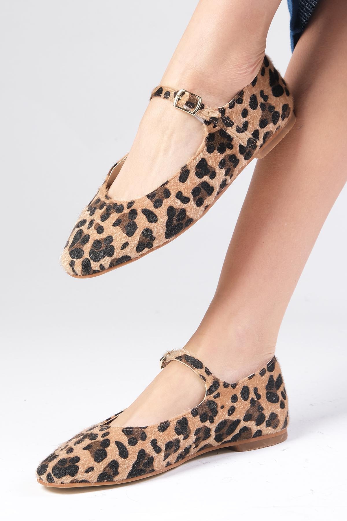 Gillian Leopar Desenli Küt Burunlu Babet