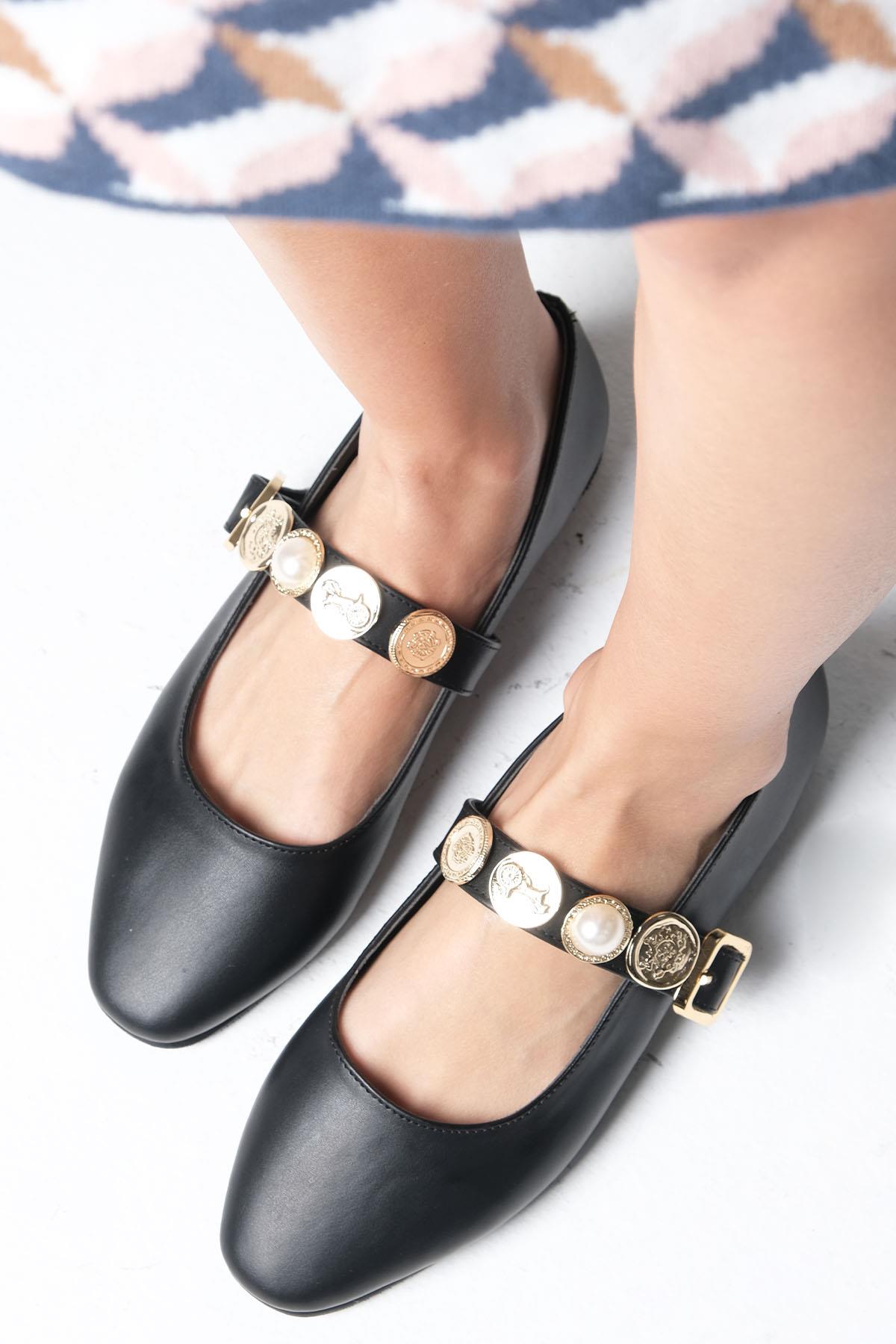 Victoria Siyah Renk Toka Detaylı Küt Burunlu Babet