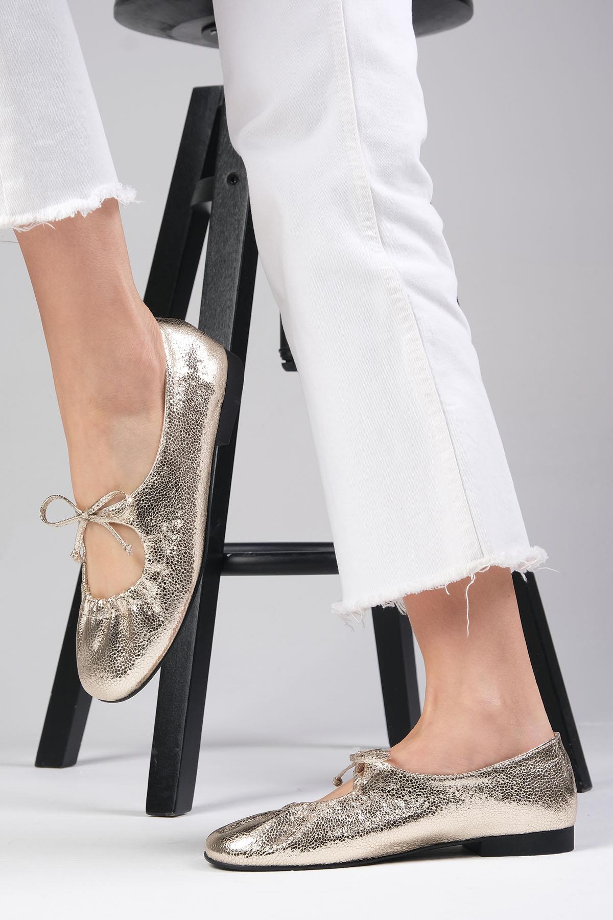 Lisbet Altın Renk Büzgülü Babet