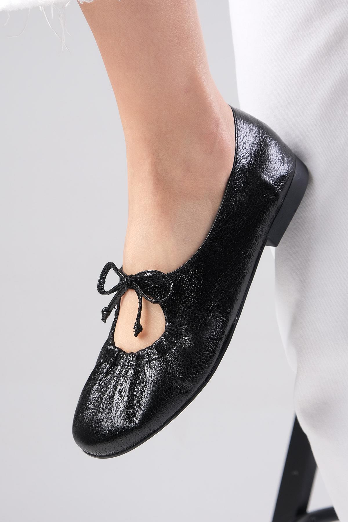 Lisbet Siyah Renk Büzgülü Babet