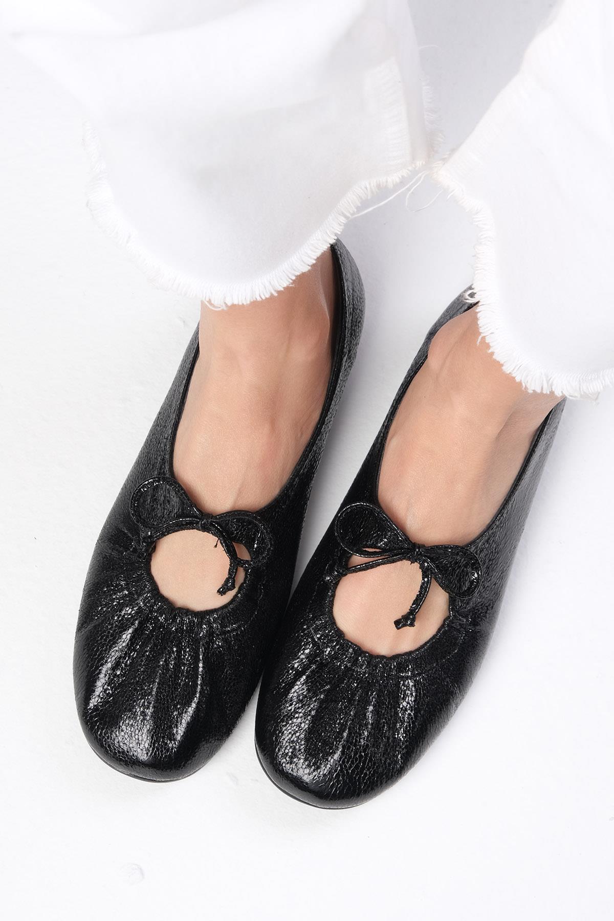 Lisbet Siyah Renk Büzgülü Babet