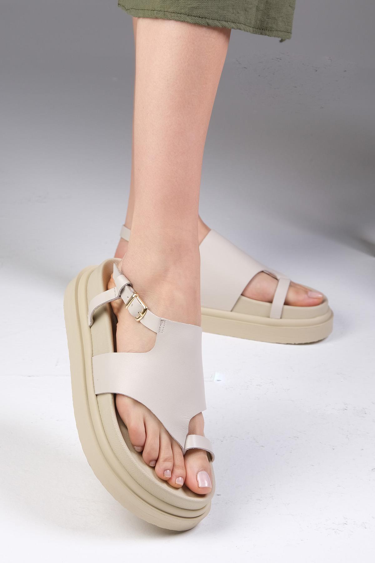 Lora Hakiki Deri Bej Renk Parmak Arası Sandalet