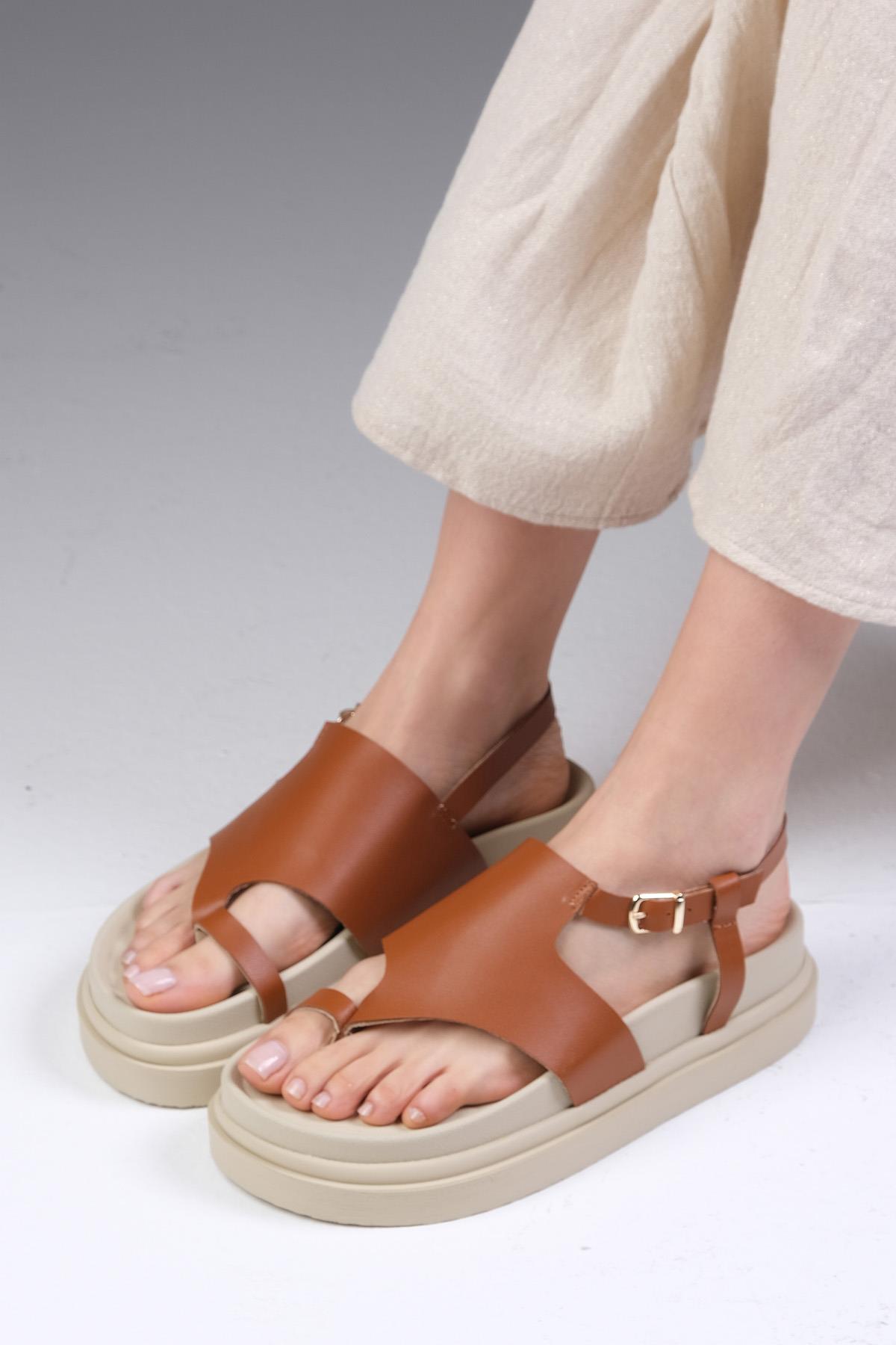 Lora Hakiki Deri Taba Renk Parmak Arası Sandalet