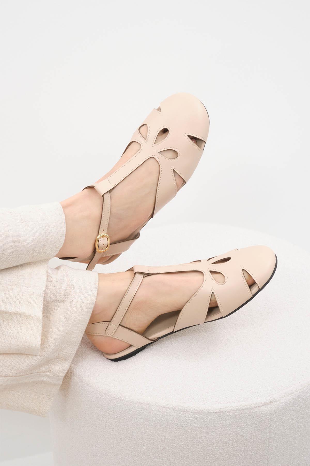 Lotus Ten Rengi Lazer Kesimli Sandalet