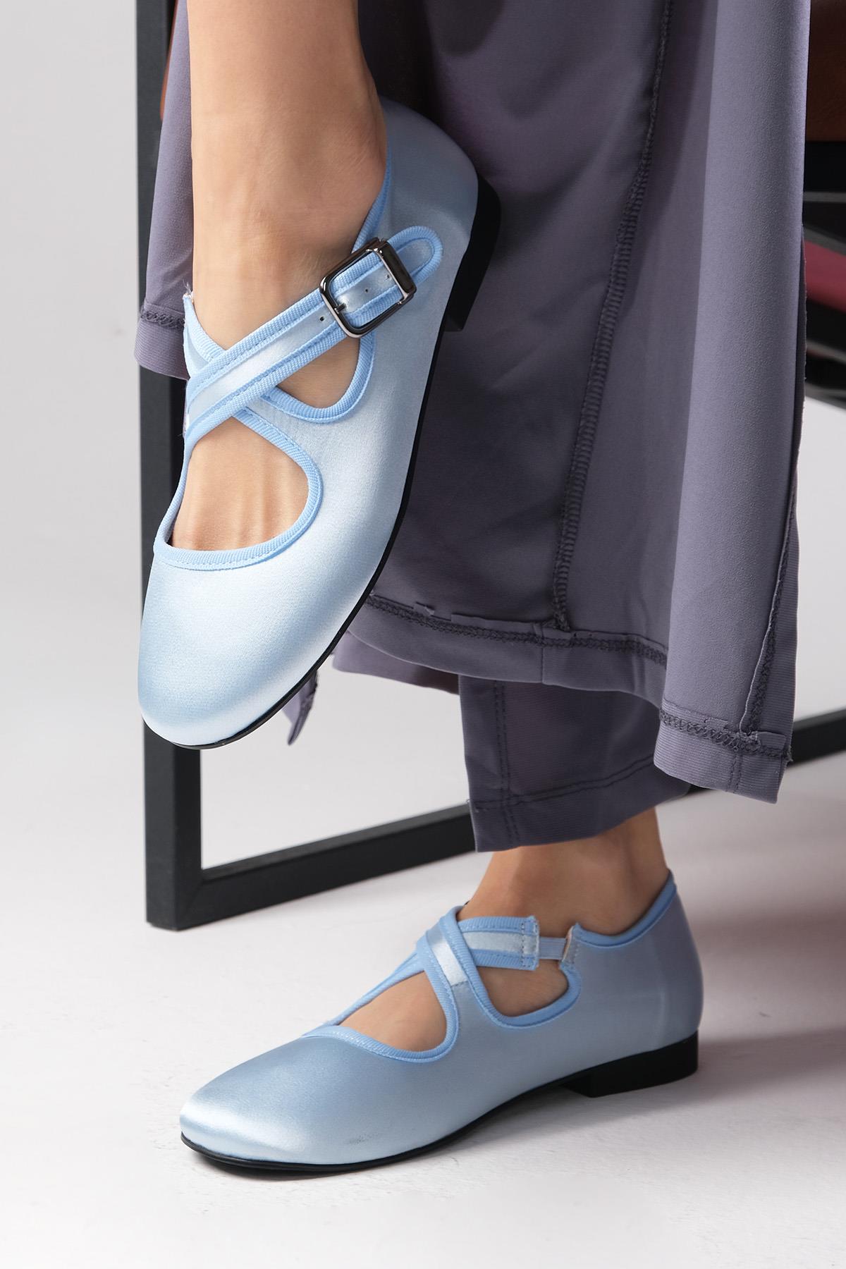 Lurdes Mavi Renk Çapraz Bantlı Babet