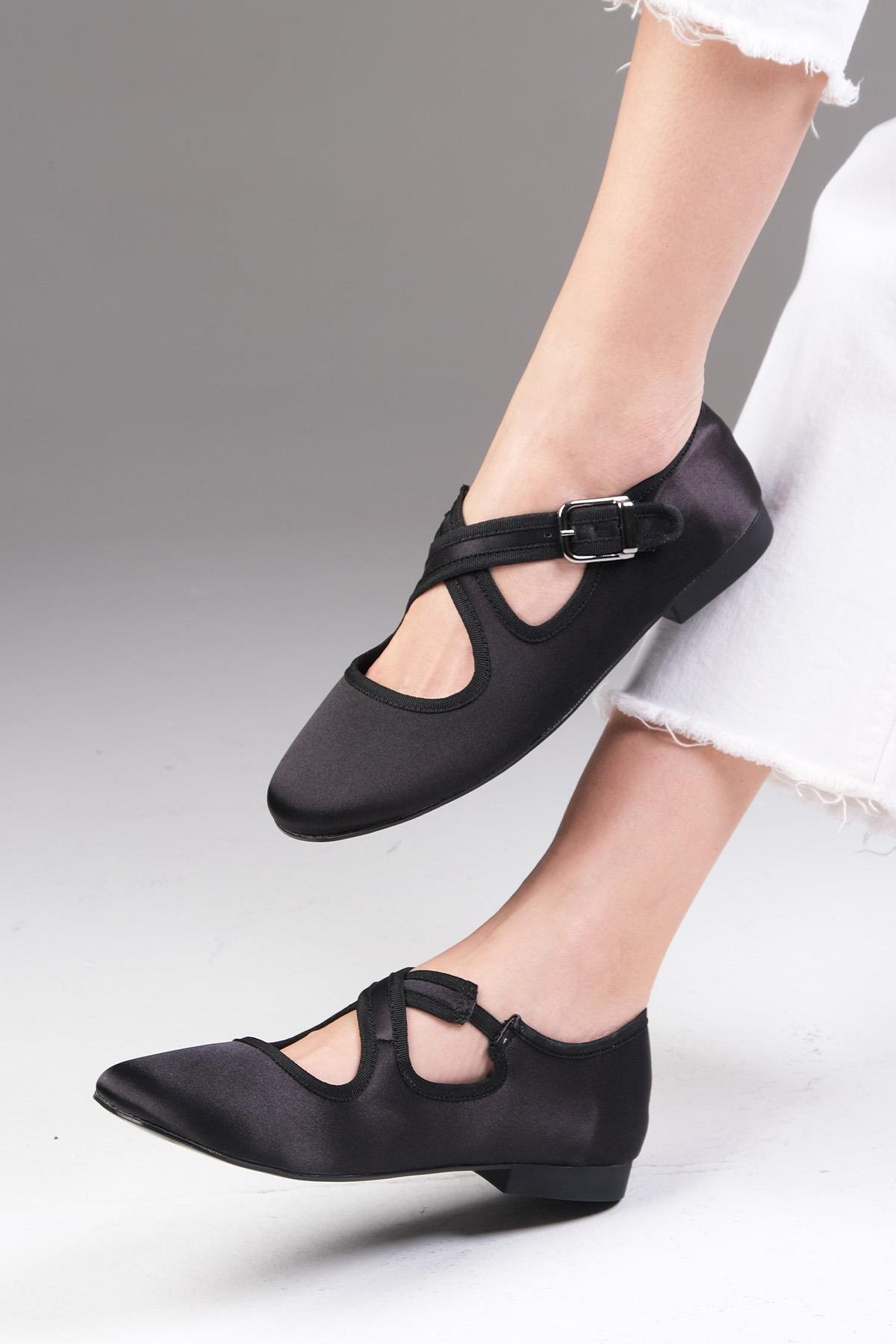 Lurdes Siyah Renk Çapraz Bantlı Babet