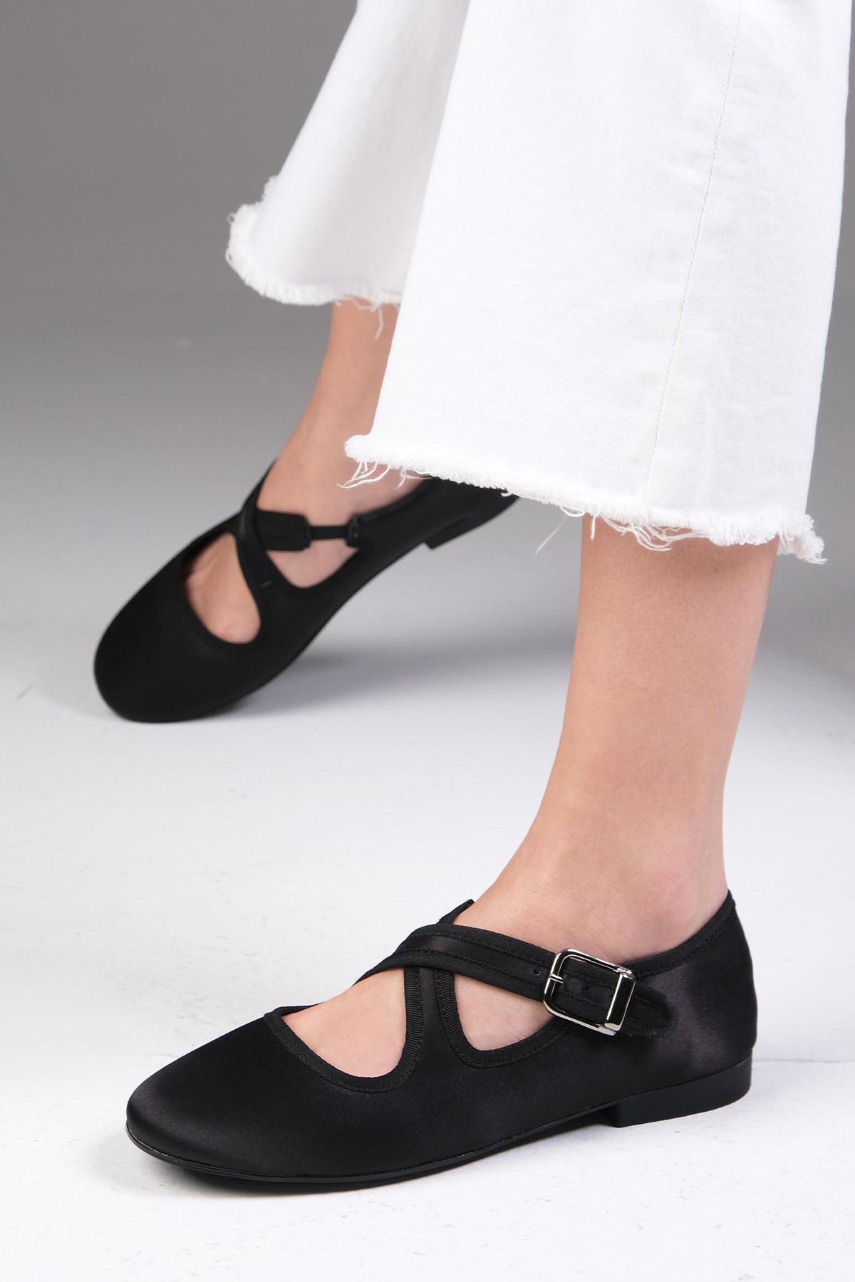 Lurdes Siyah Renk Çapraz Bantlı Babet