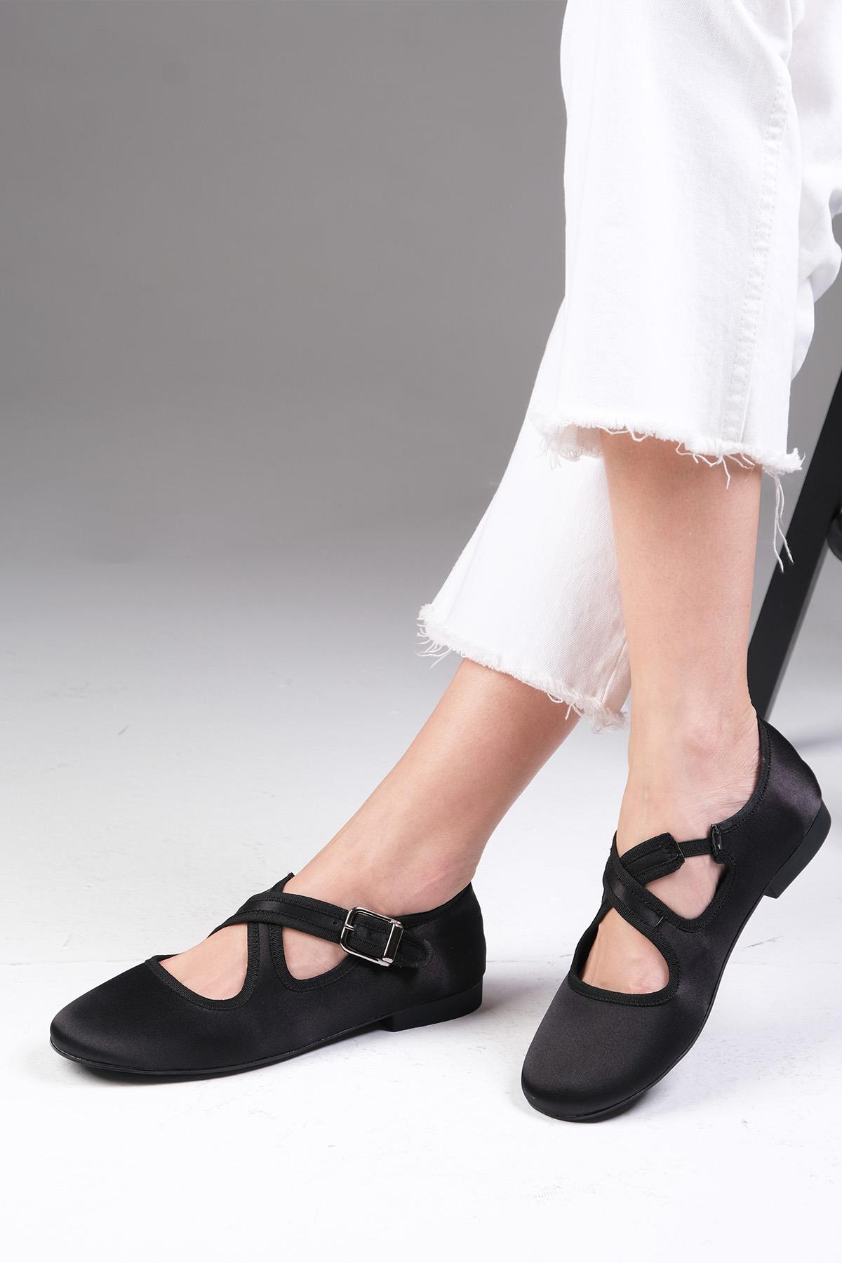 Lurdes Siyah Renk Çapraz Bantlı Babet