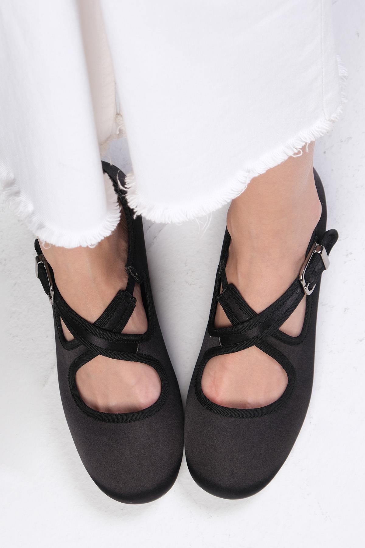 Lurdes Siyah Renk Çapraz Bantlı Babet