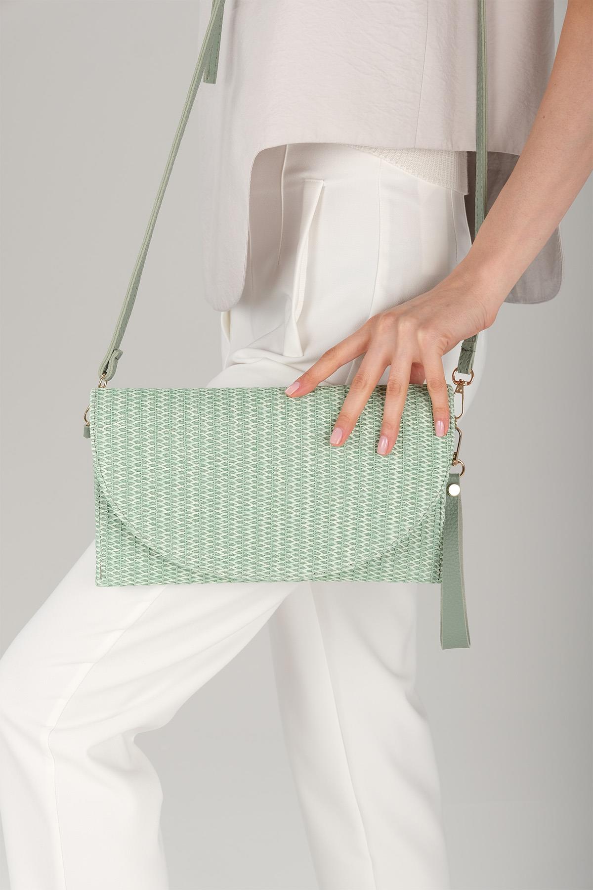 Mint Yeşili Hasır Dokulu Çapraz Askılı Omuz Çantası