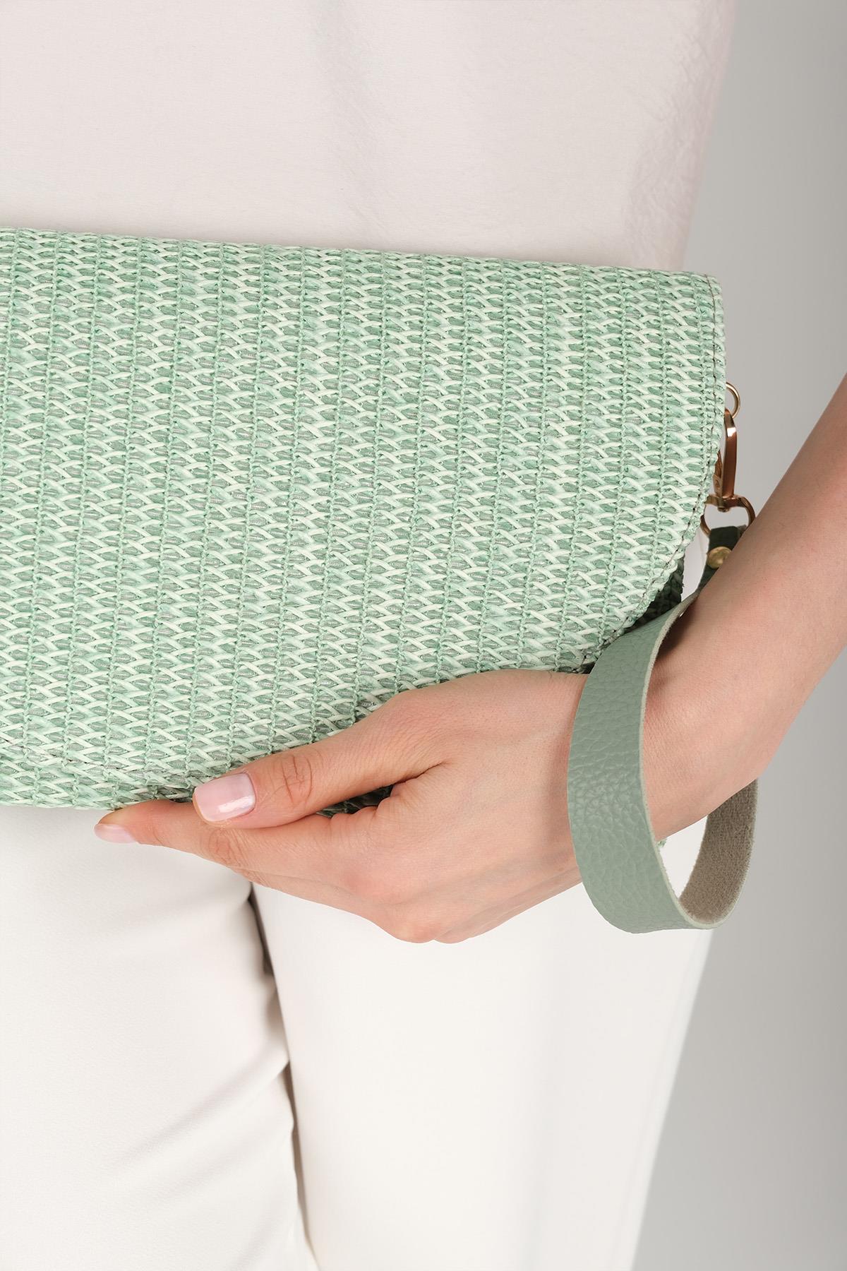 Mint Yeşili Hasır Dokulu Çapraz Askılı Omuz Çantası