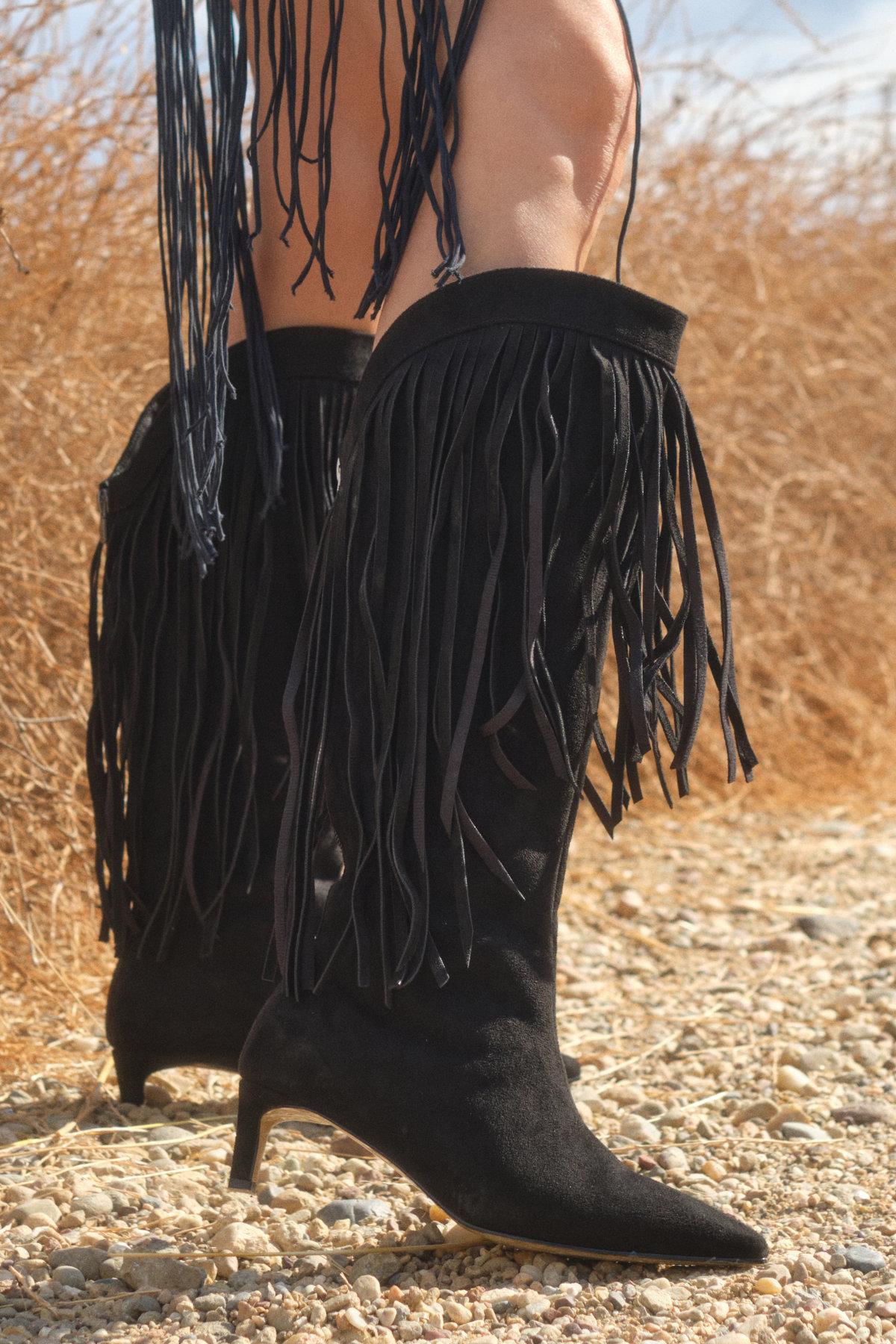 Nikki Siyah Renk Püsküllü Çizme