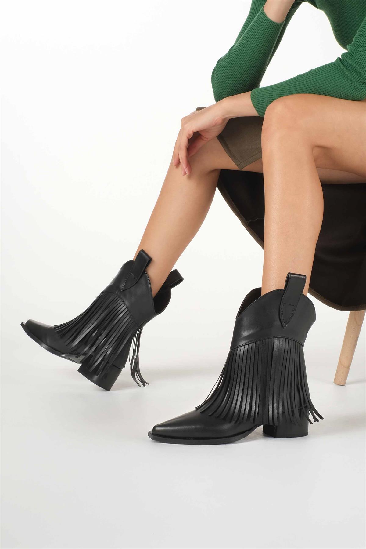 Riez Siyah Renk Püsküllü Bot