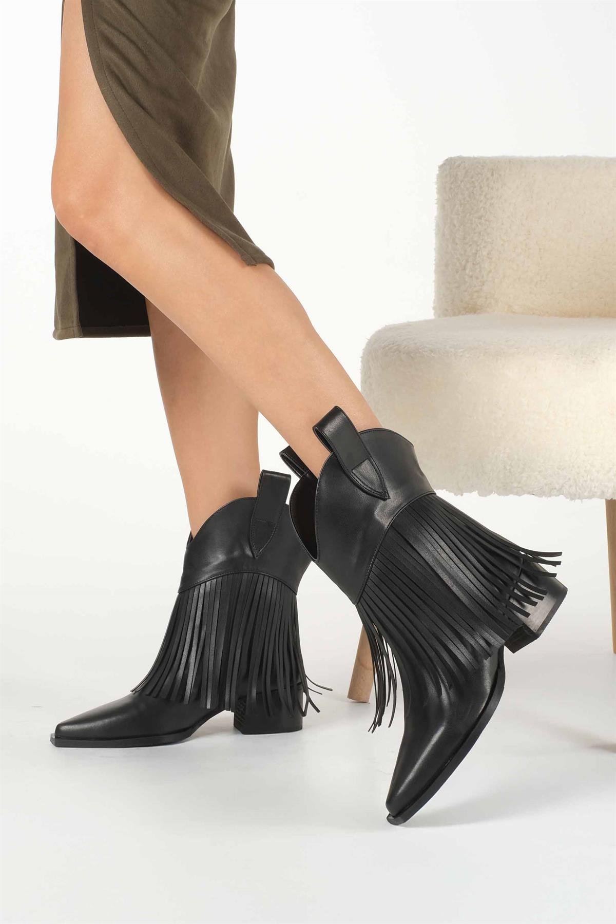 Riez Siyah Renk Püsküllü Bot