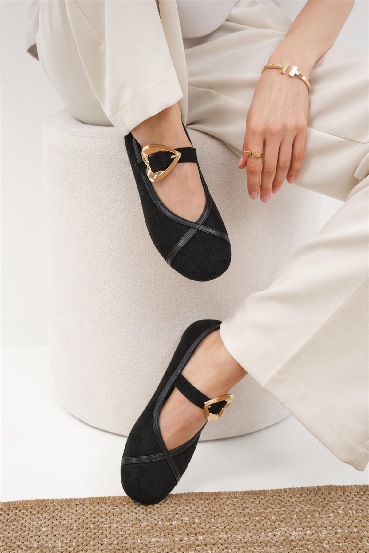 Roxy Siyah Renk Kalp Tokalı Babet