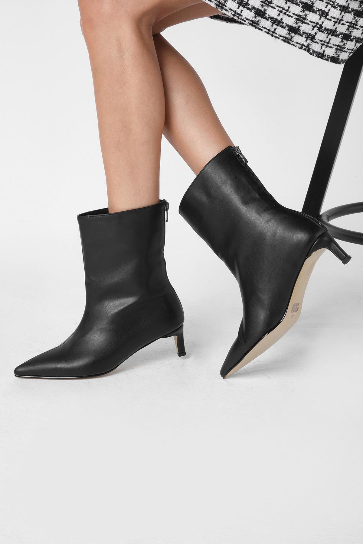 Shenna Siyah Renk Bilekte İnce Topuklu Bot