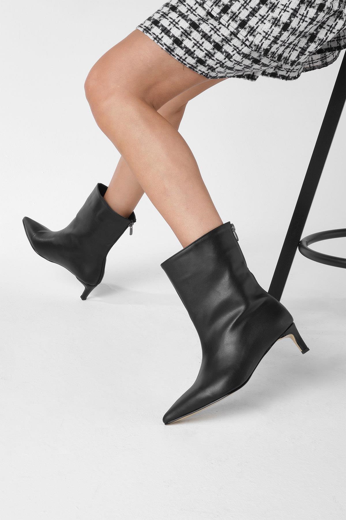 Shenna Siyah Renk Bilekte İnce Topuklu Bot