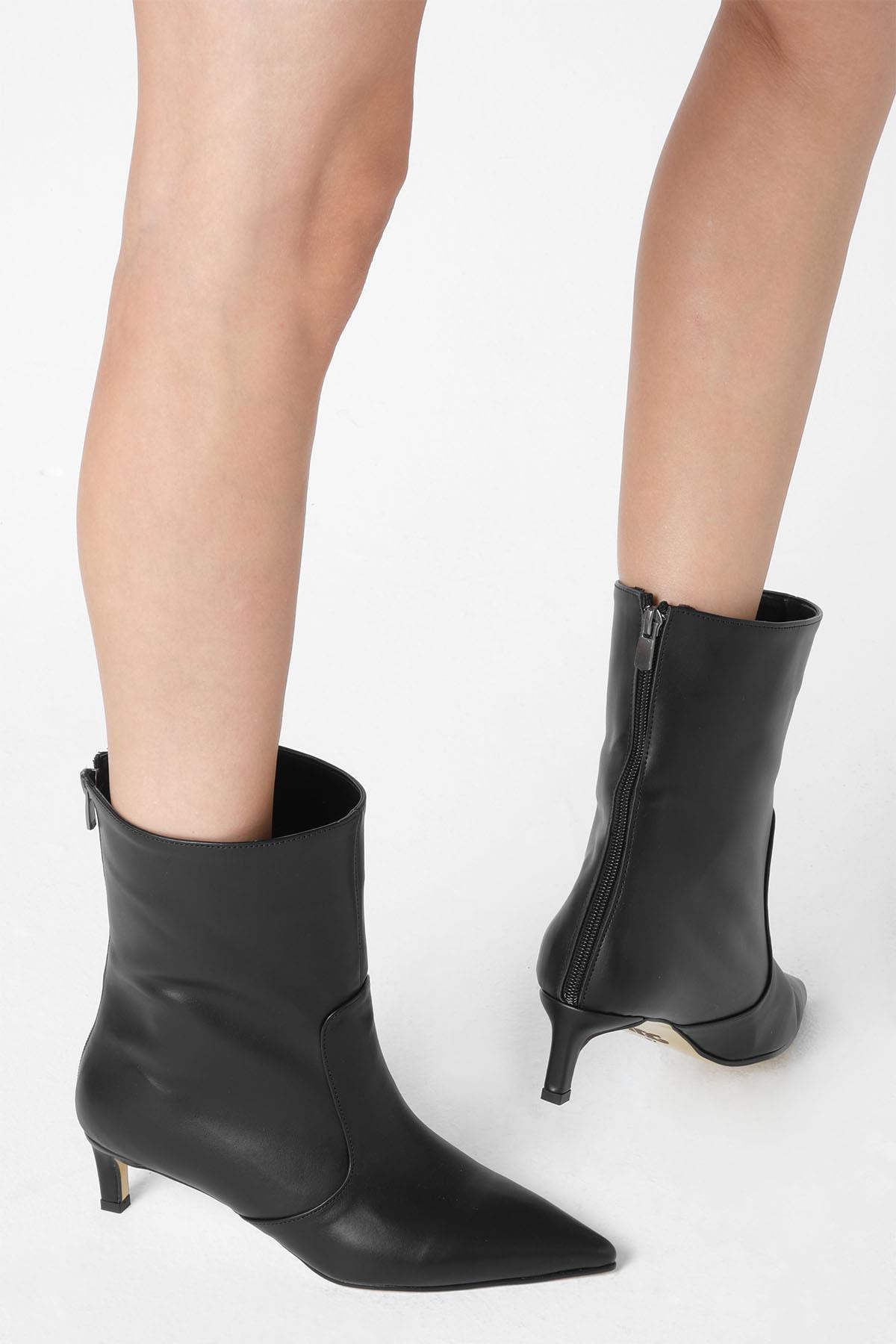 Lily Siyah Renk İnce Topuklu Bot