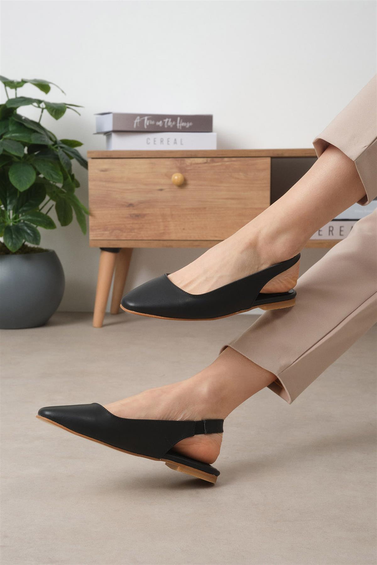 Ally Siyah Renk Küt Burun Babet