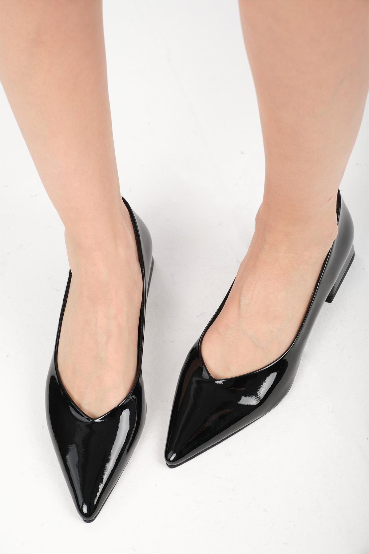 Marie Siyah Renk Rugan Topuklu Ayakkabı