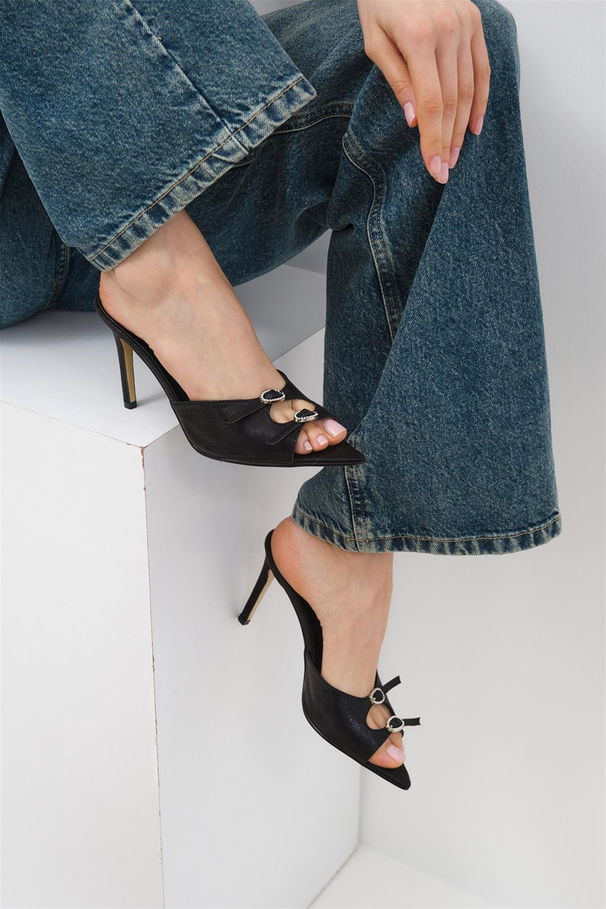 Carrie Siyah Renk Taşlı Topuklu Terlik