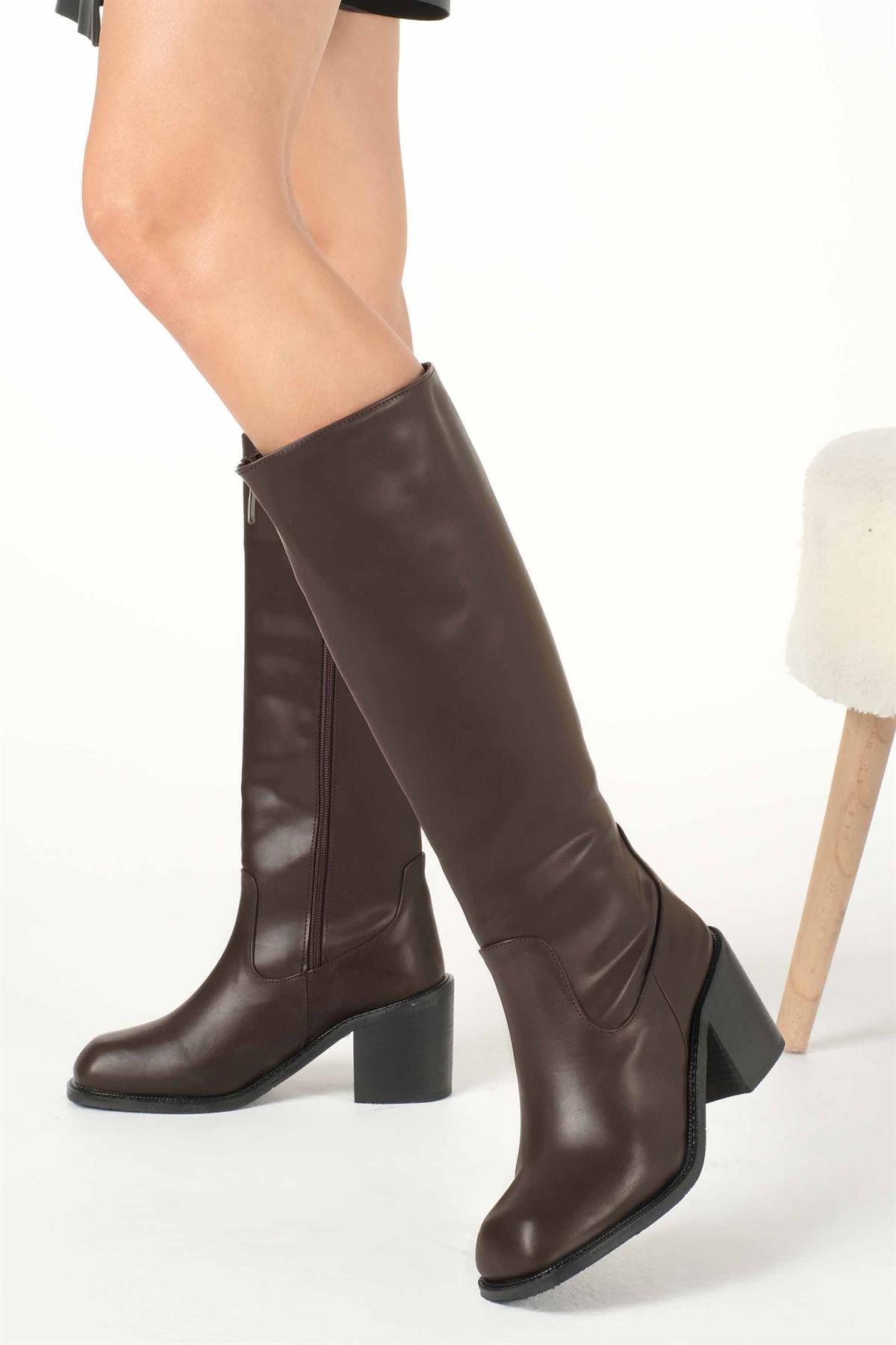 Taylor Kahverengi Küt Burun Çizme