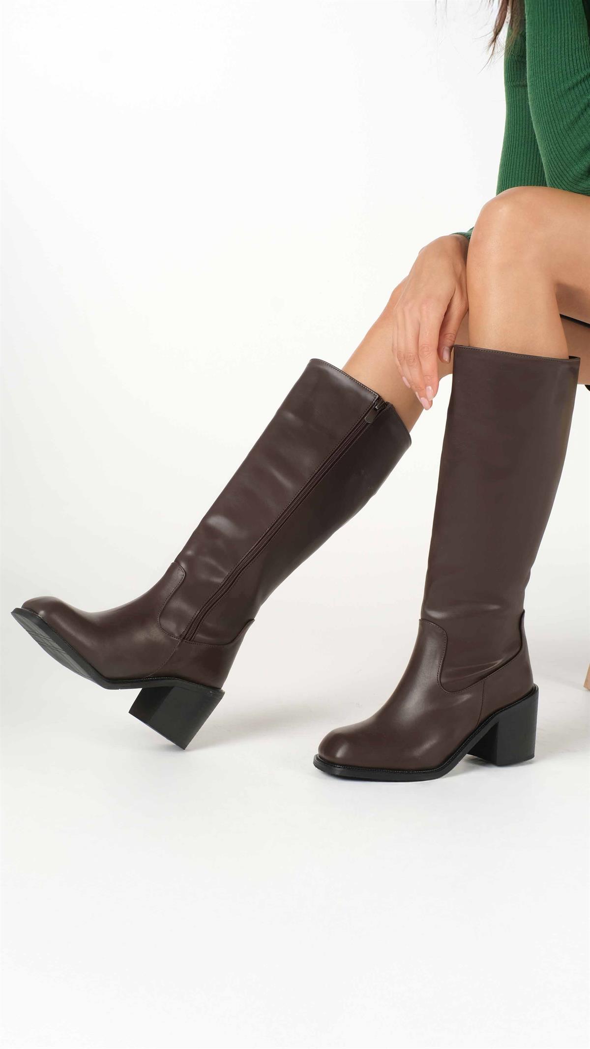 Taylor Kahverengi Küt Burun Çizme