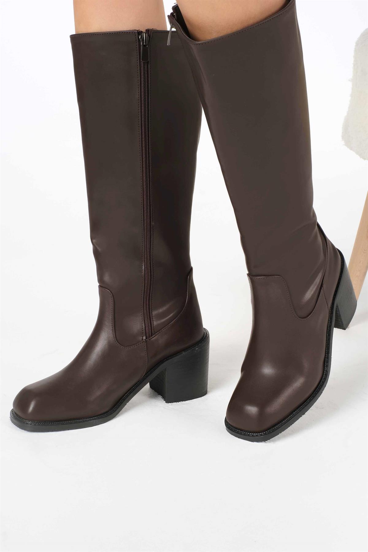 Taylor Kahverengi Küt Burun Çizme