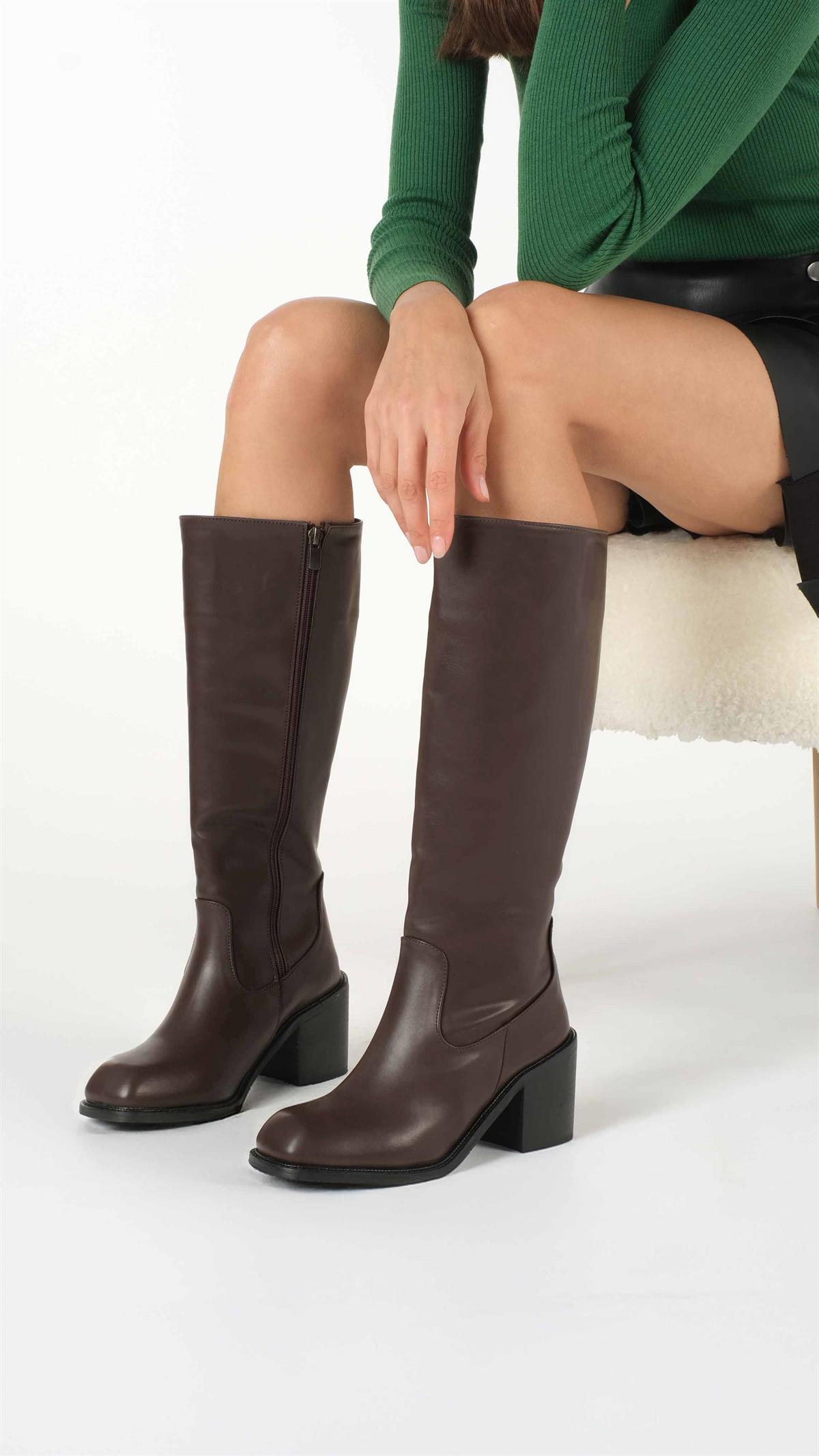 Taylor Kahverengi Küt Burun Çizme