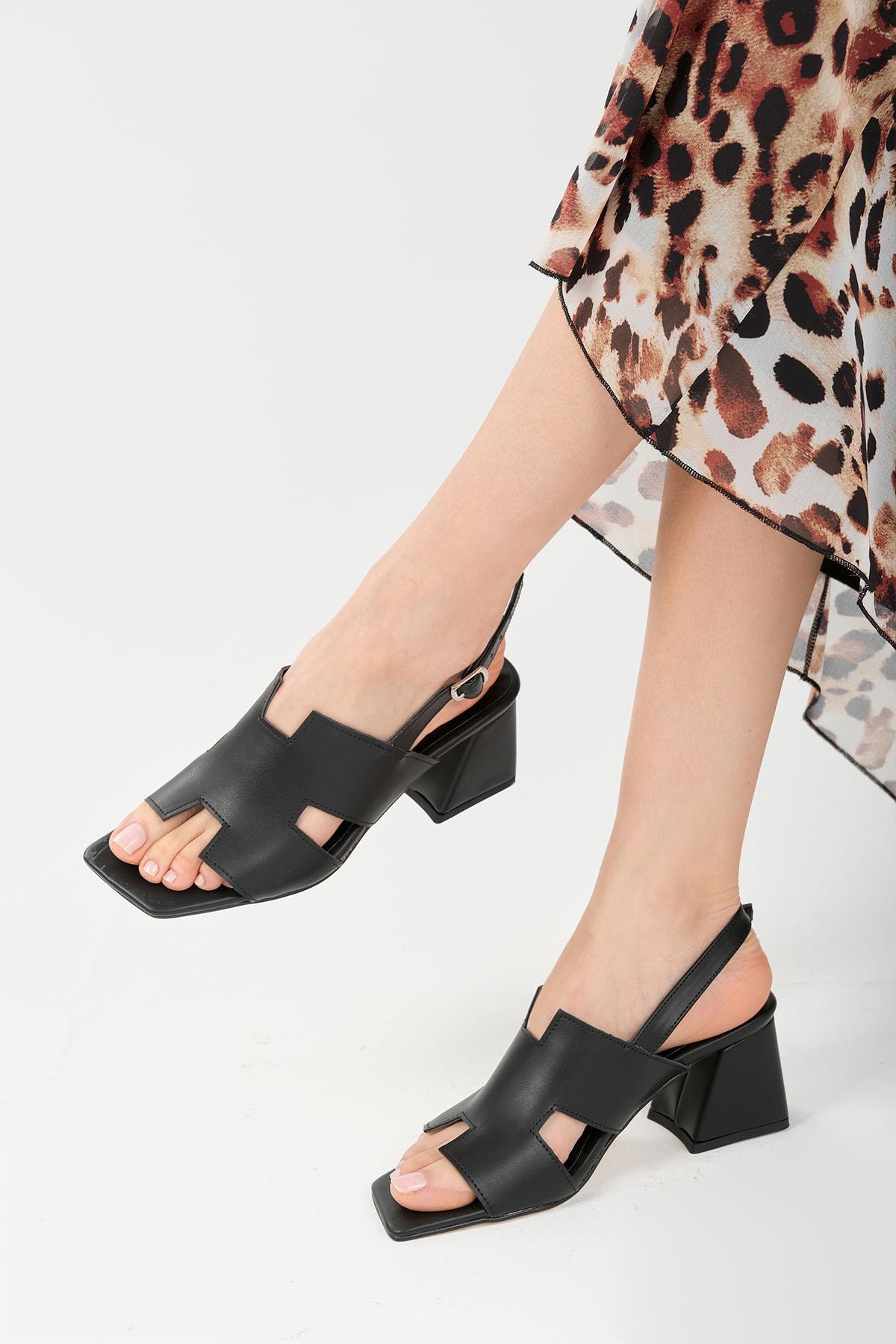 Verena Siyah Renk Topuklu Sandalet