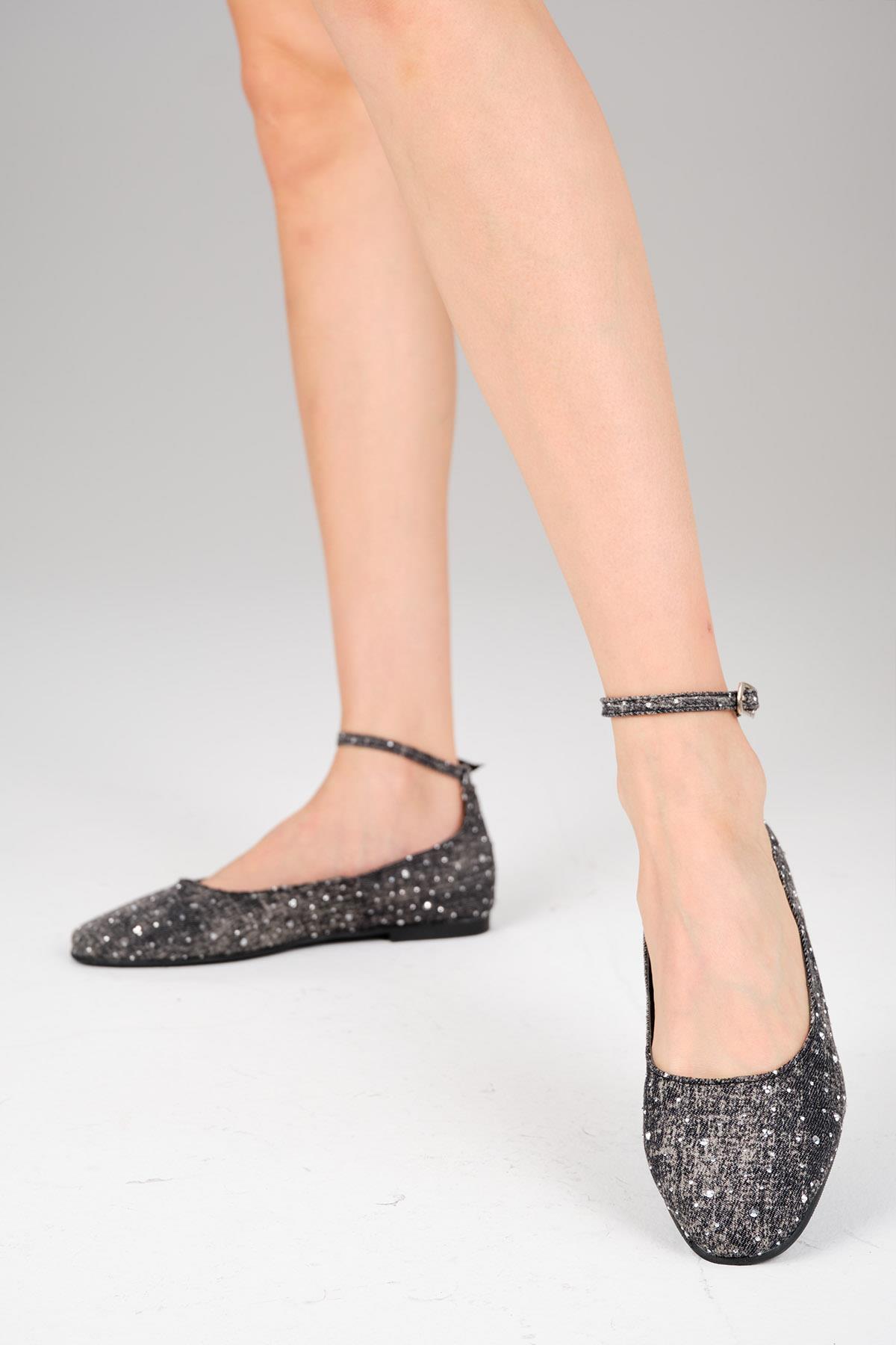 Wilma Siyah Renk Taşlı Denim Babet