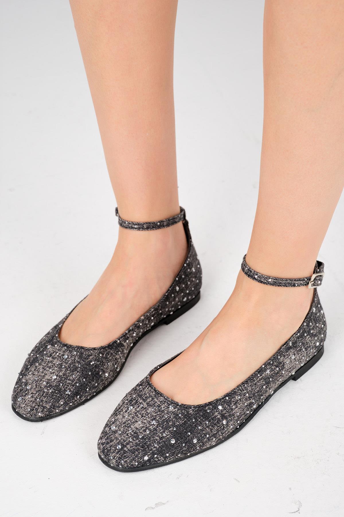 Wilma Siyah Renk Taşlı Denim Babet