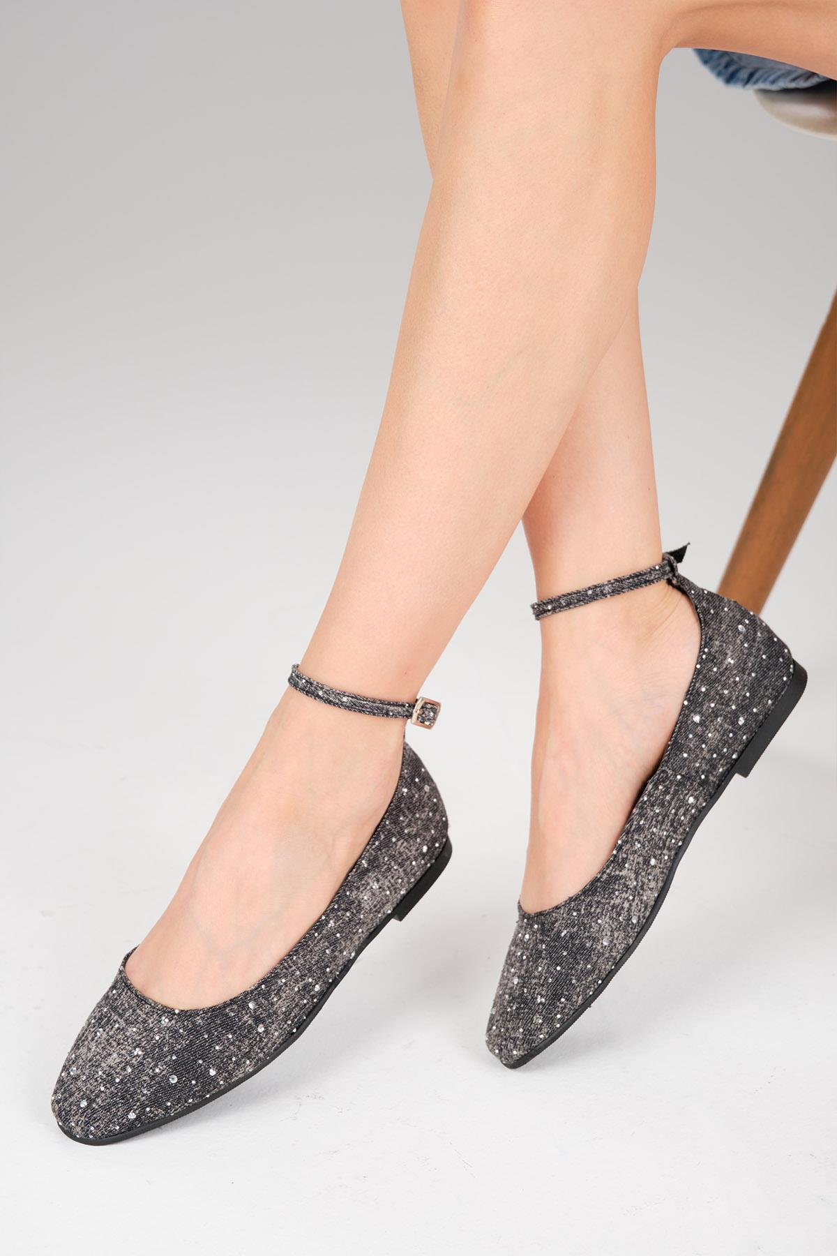 Wilma Siyah Renk Taşlı Denim Babet