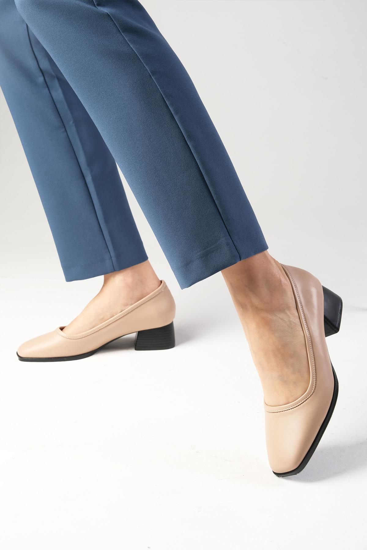 Mona Bej Renk Kalın Tabanlı Kısa Topuklu Ayakkabı