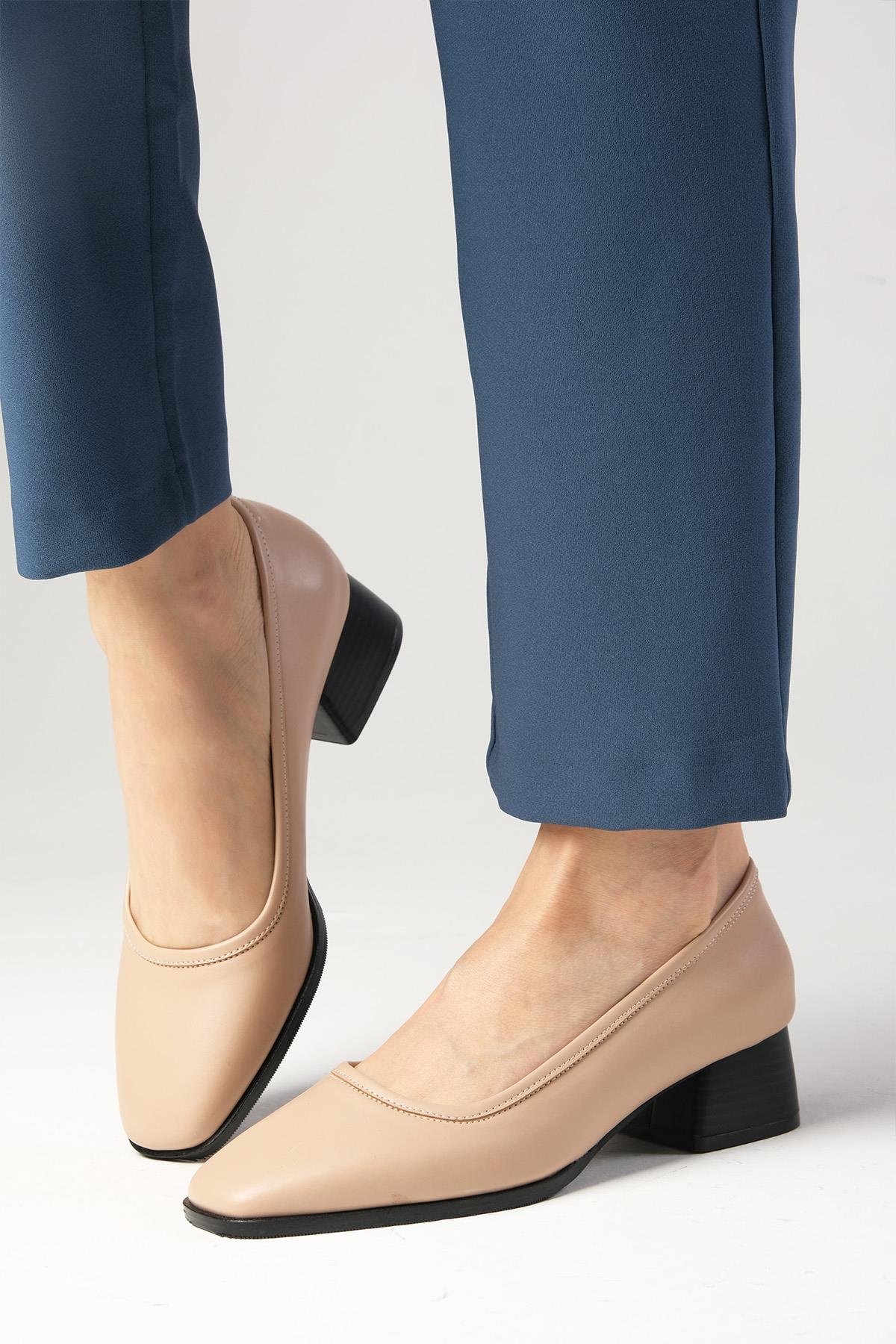 Mona Bej Renk Kalın Tabanlı Kısa Topuklu Ayakkabı