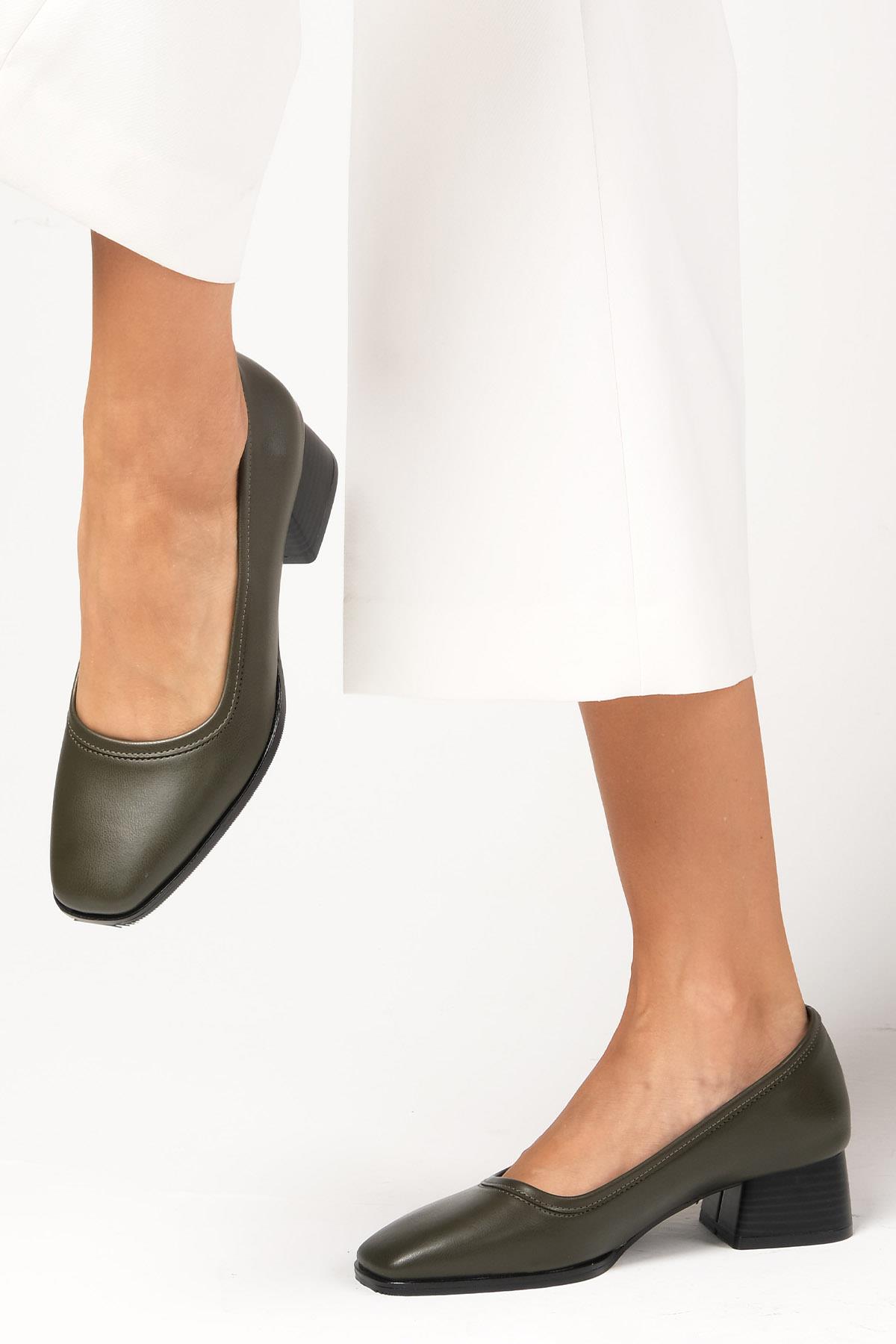 Mona Yağ Yeşili Renk Kalın Tabanlı Kısa Topuklu Ayakkabı