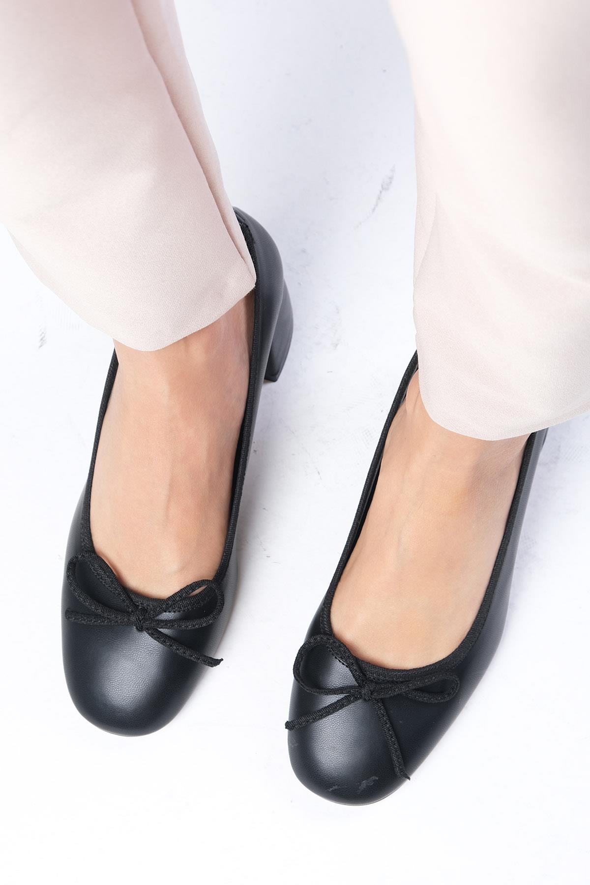 Monique Siyah Renk Topuklu Ayakkabı