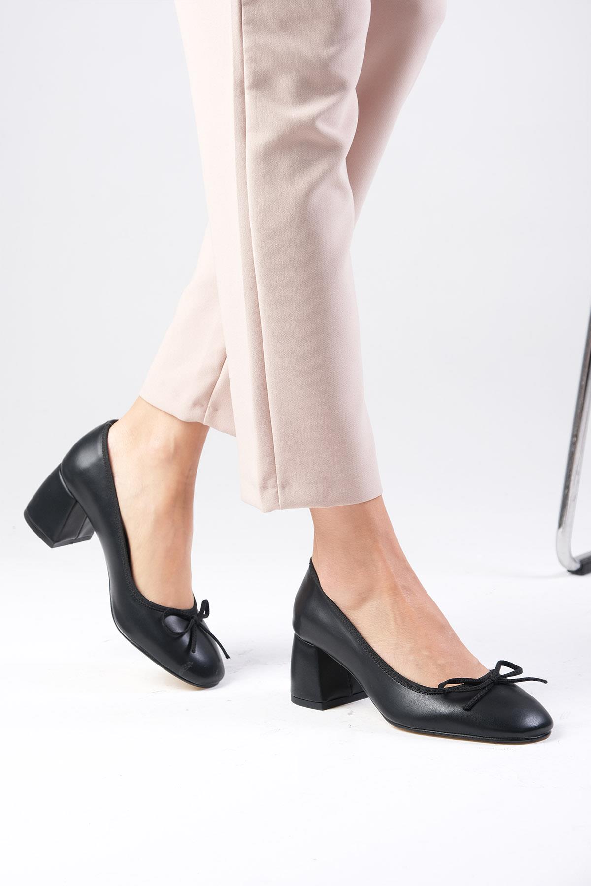 Monique Siyah Renk Topuklu Ayakkabı