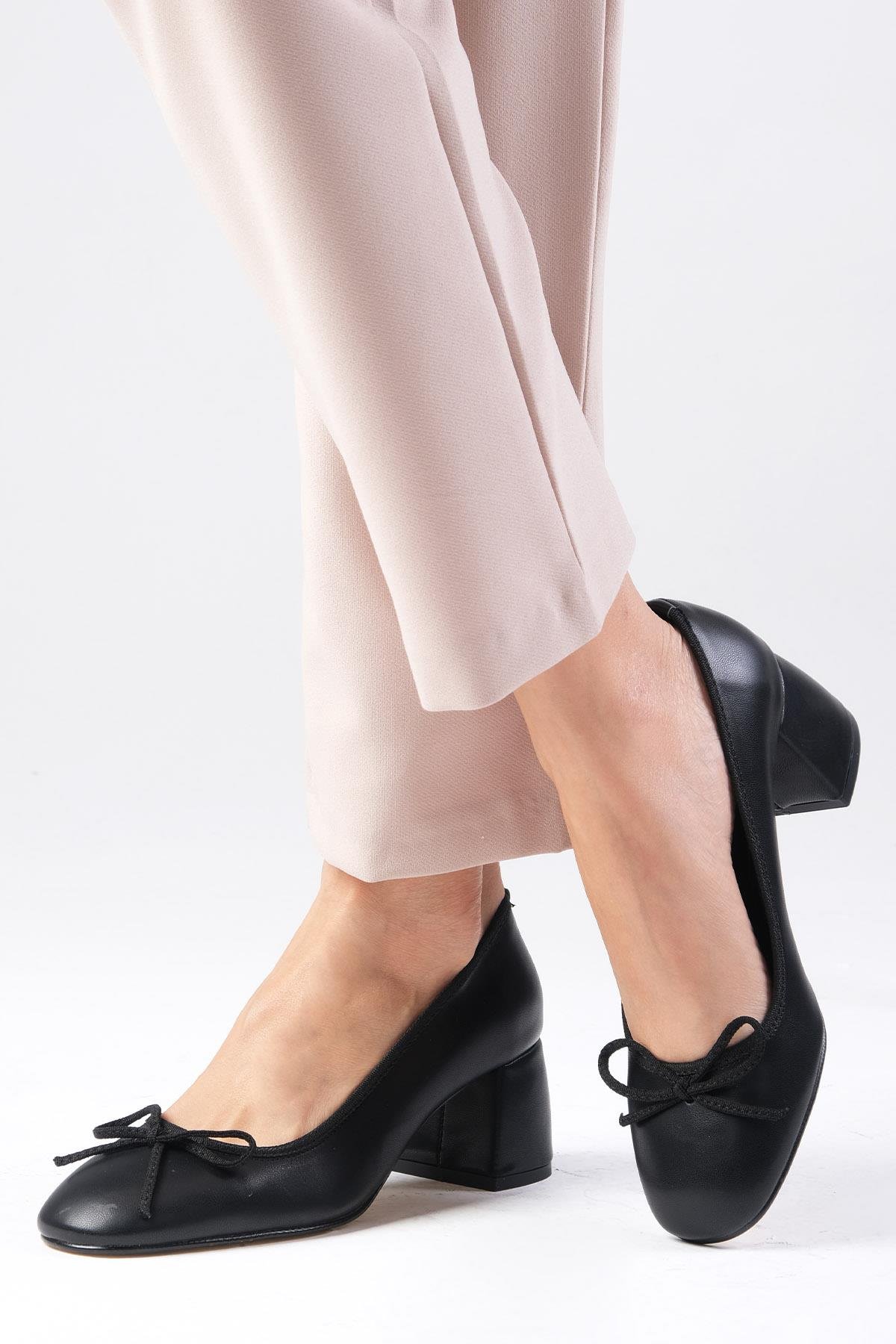 Monique Siyah Renk Topuklu Ayakkabı