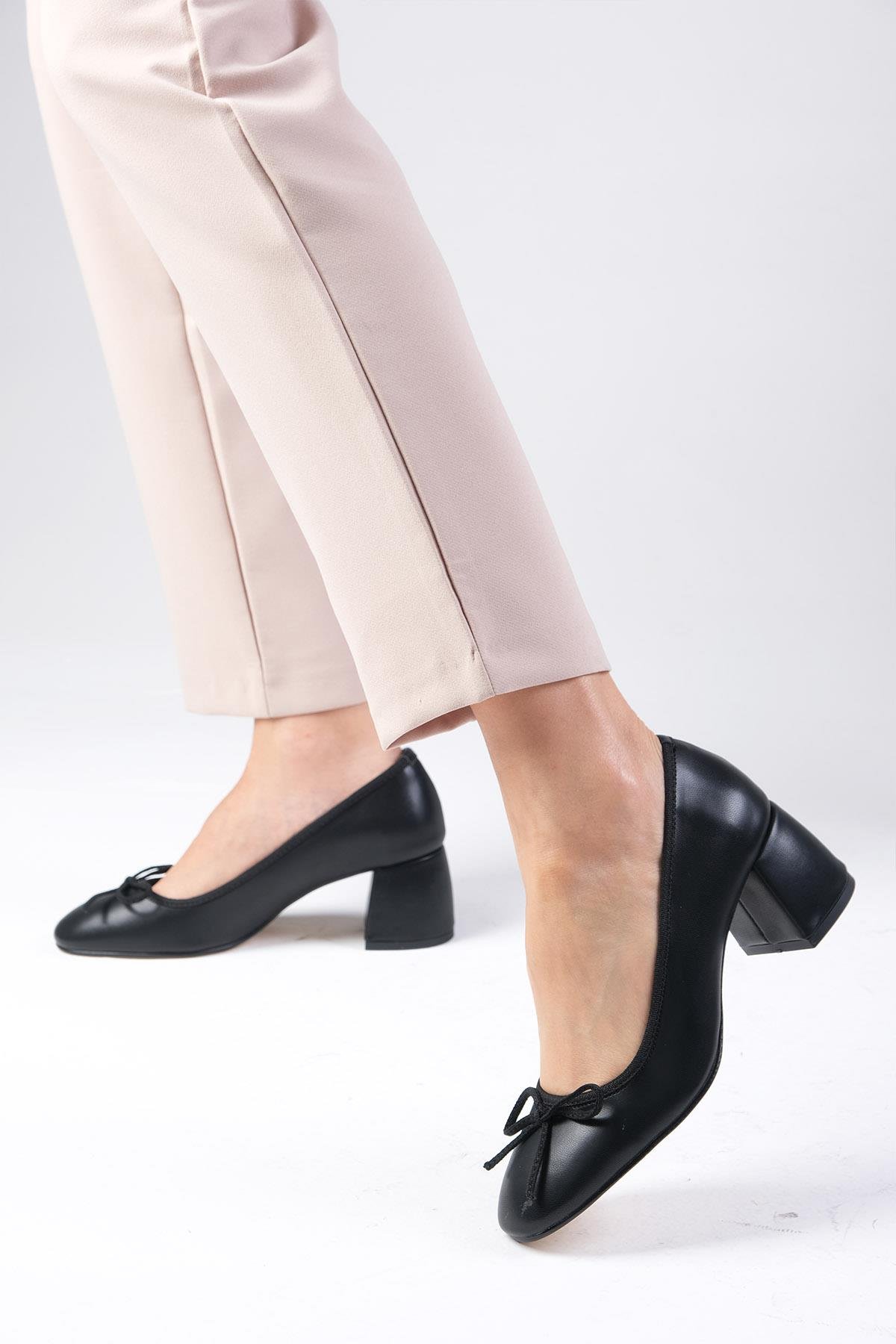 Monique Siyah Renk Topuklu Ayakkabı