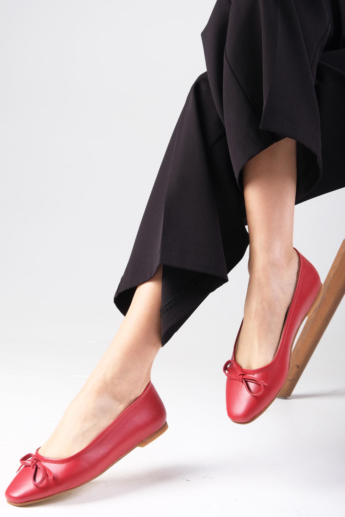 Nelly Kırmızı Renk Fiyonk Aksesuarlı  Babet