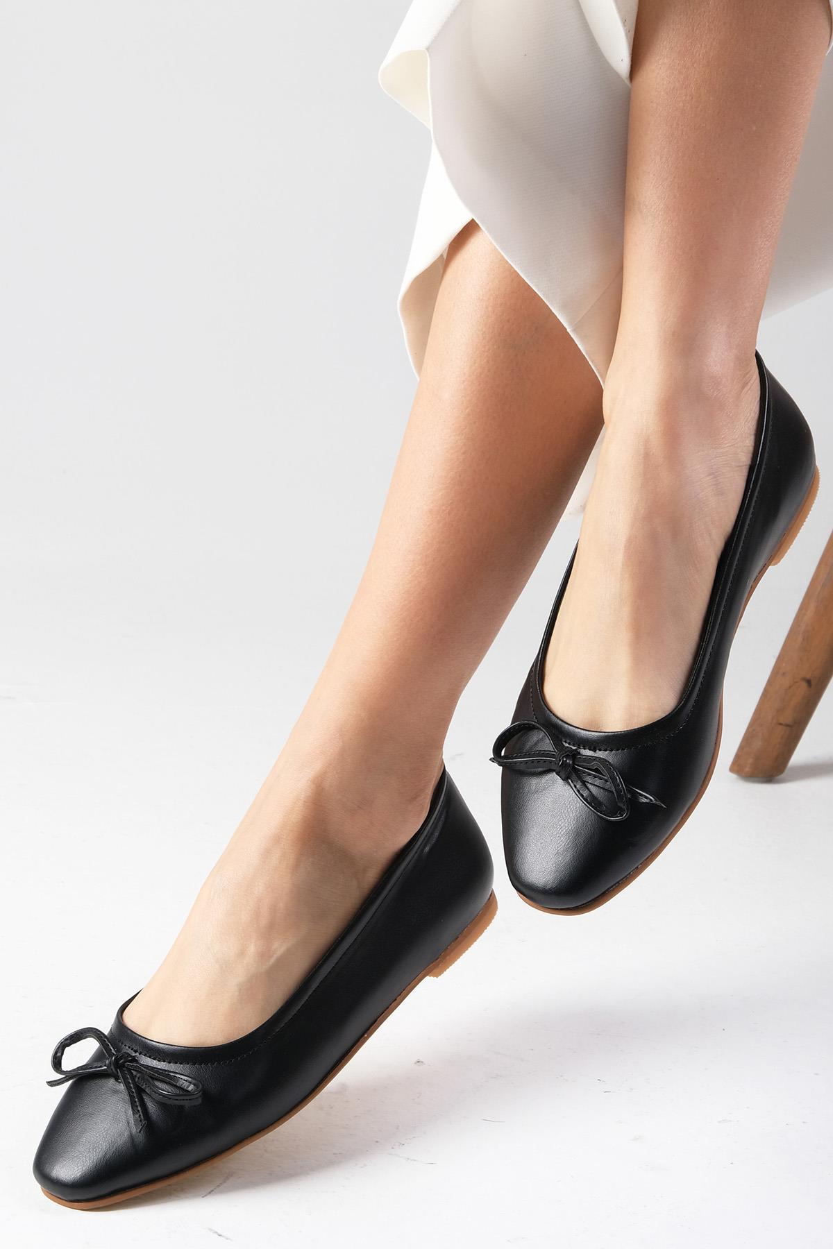 Nelly Siyah Renk Fiyonk Aksesuarlı  Babet