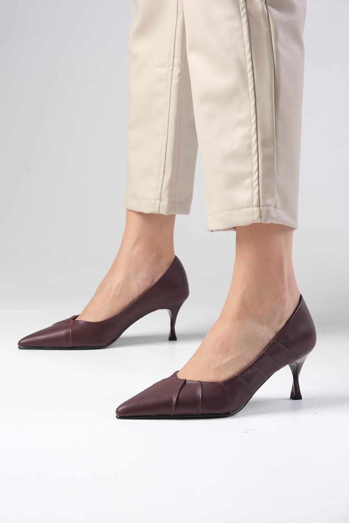 Nina Bordo Renk Büzgülü Topuklu Ayakkabı