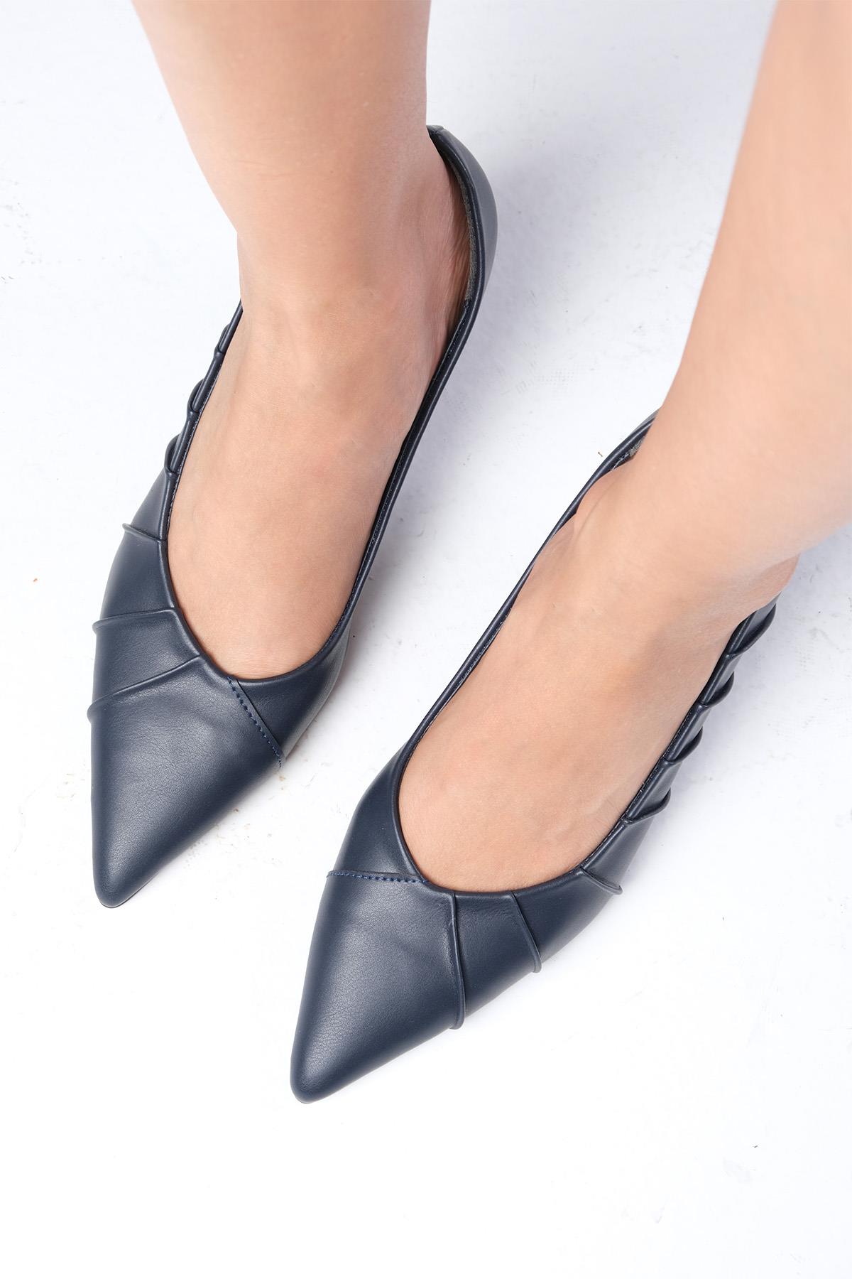 Nina Lacivert Renk Büzgülü Topuklu Ayakkabı