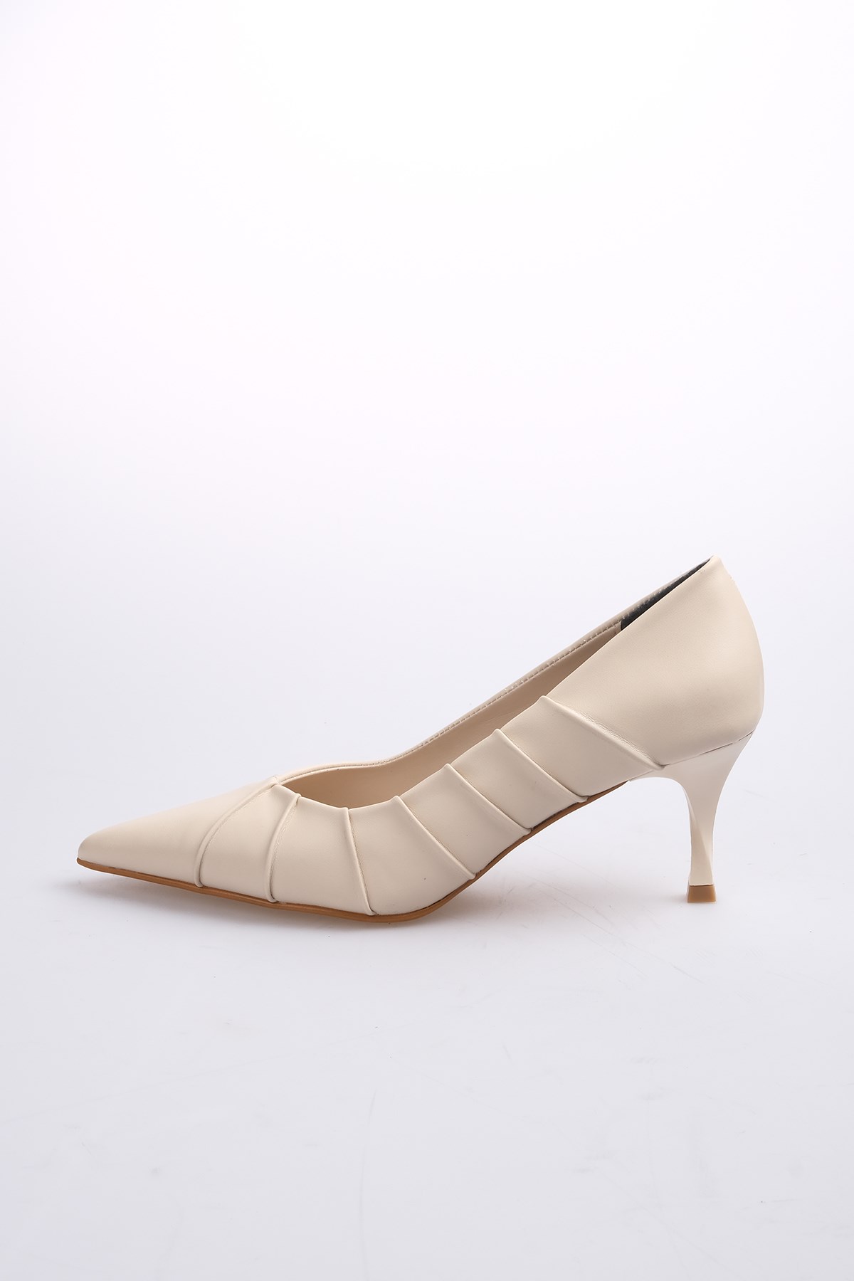 Nina Bej Renk Büzgülü Topuklu Ayakkabı
