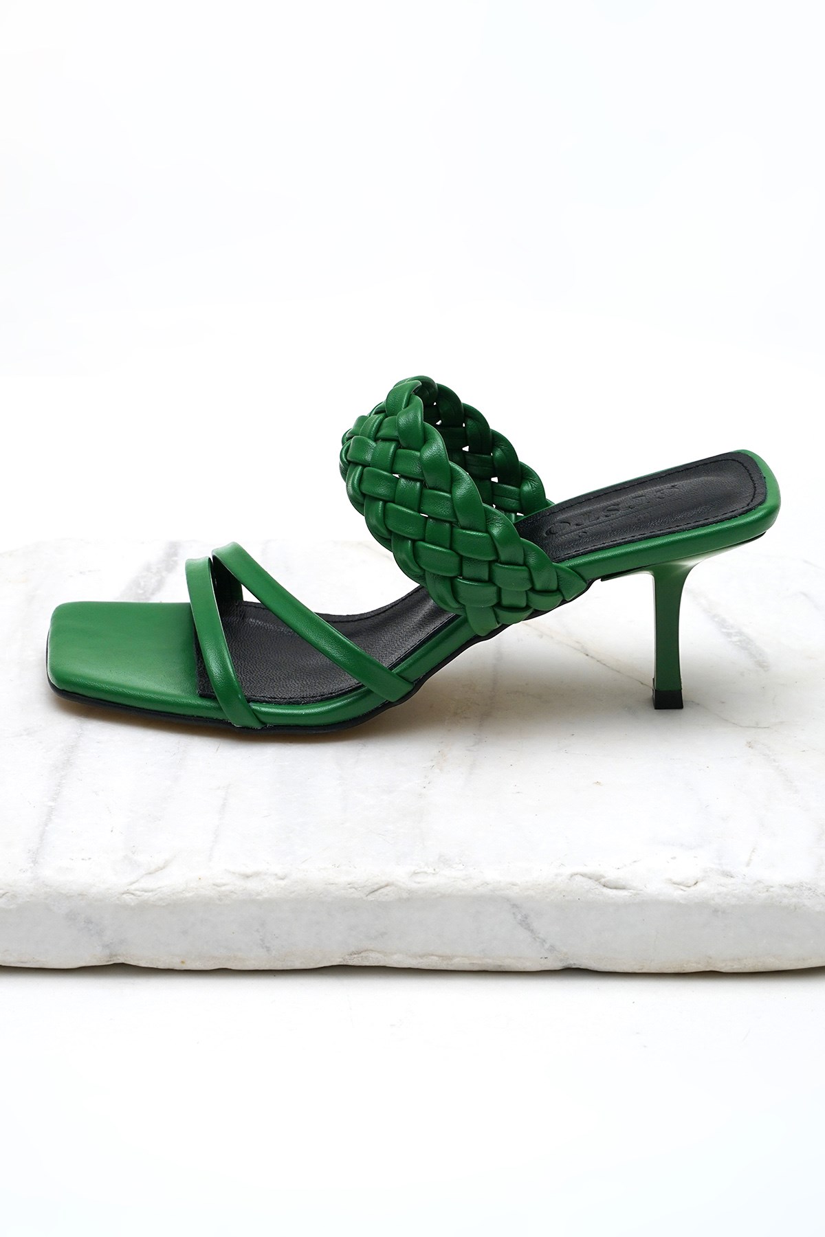 Petra Yeşil Renk Örgü Bantlı Topuklu Terlik