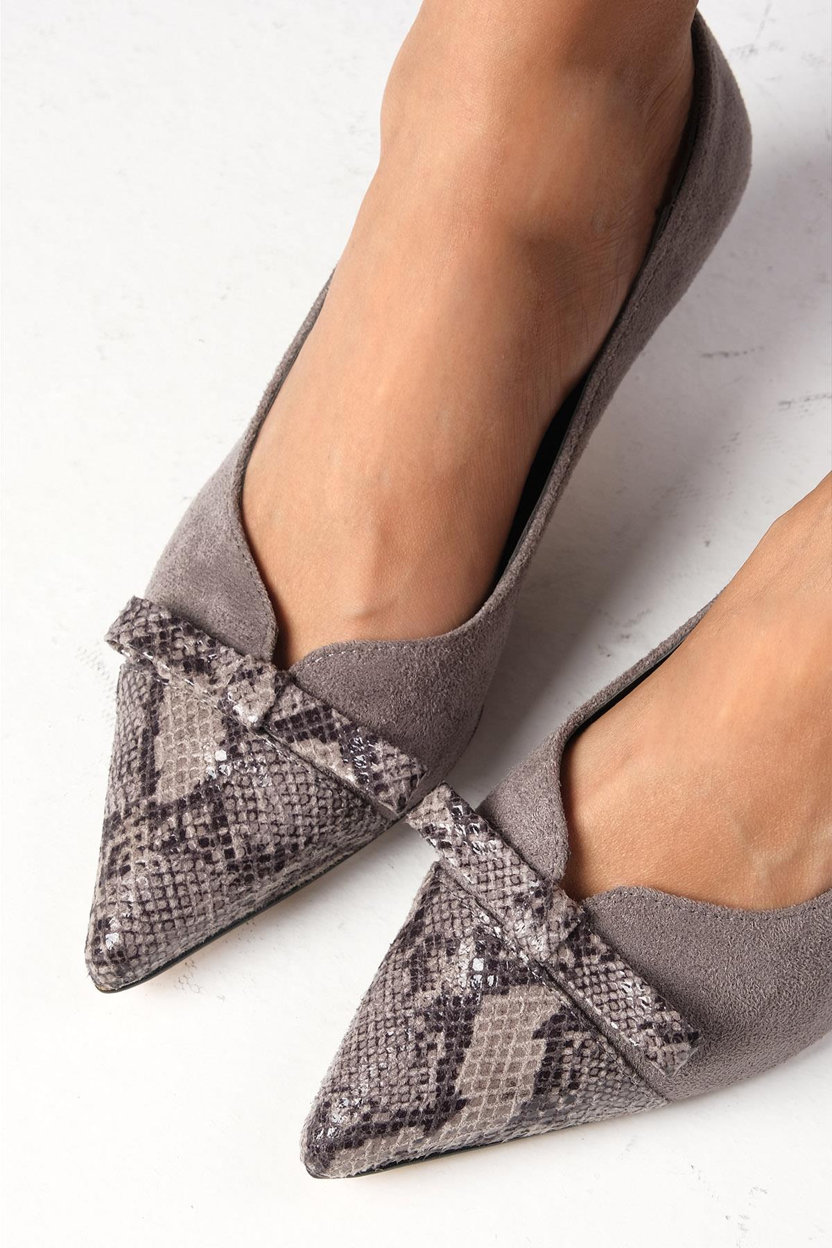 Pia Gri Renk Kısa Topuklu Ayakkabı