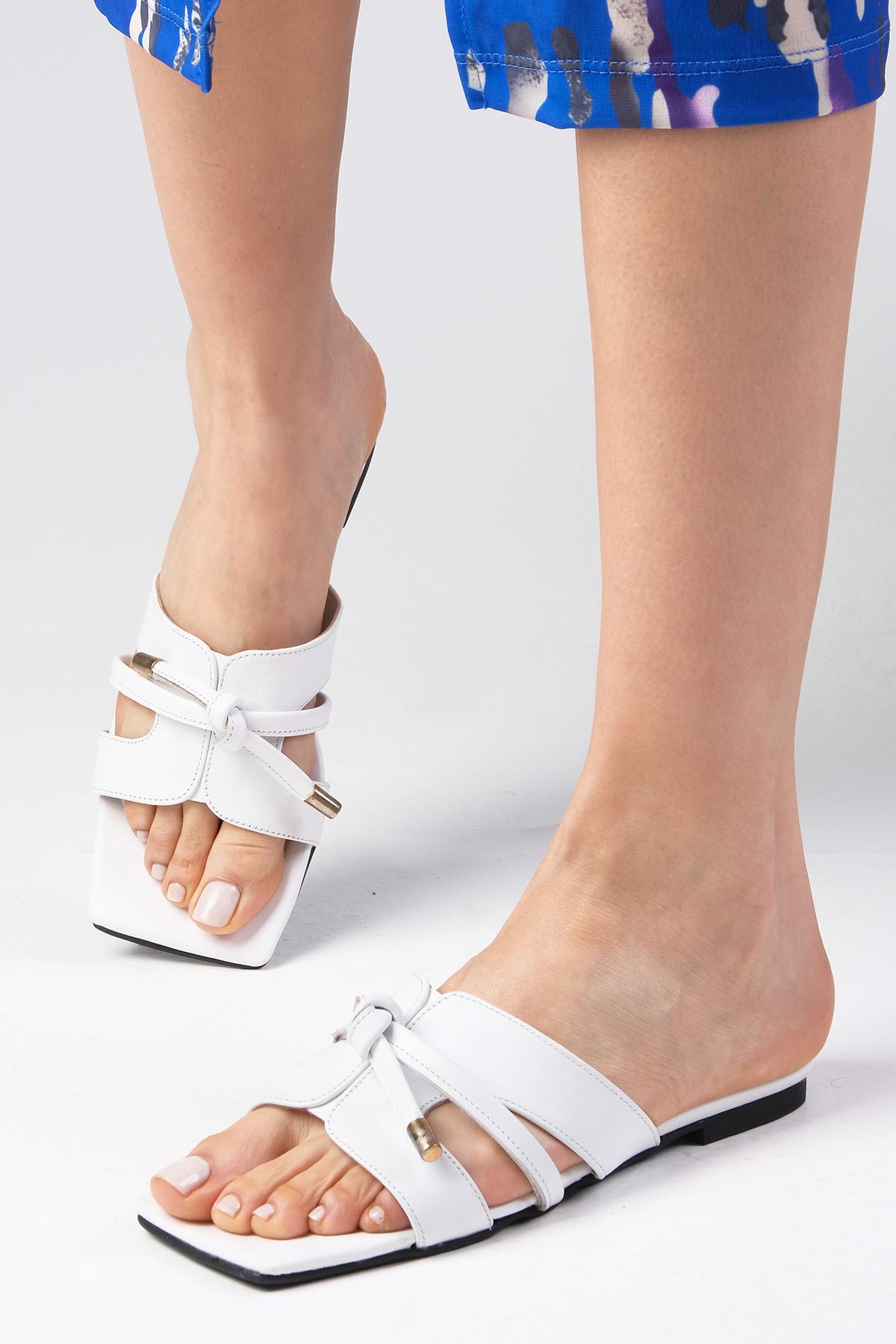 Pula Hakiki Deri Beyaz Fiyonk Detaylı Terlik