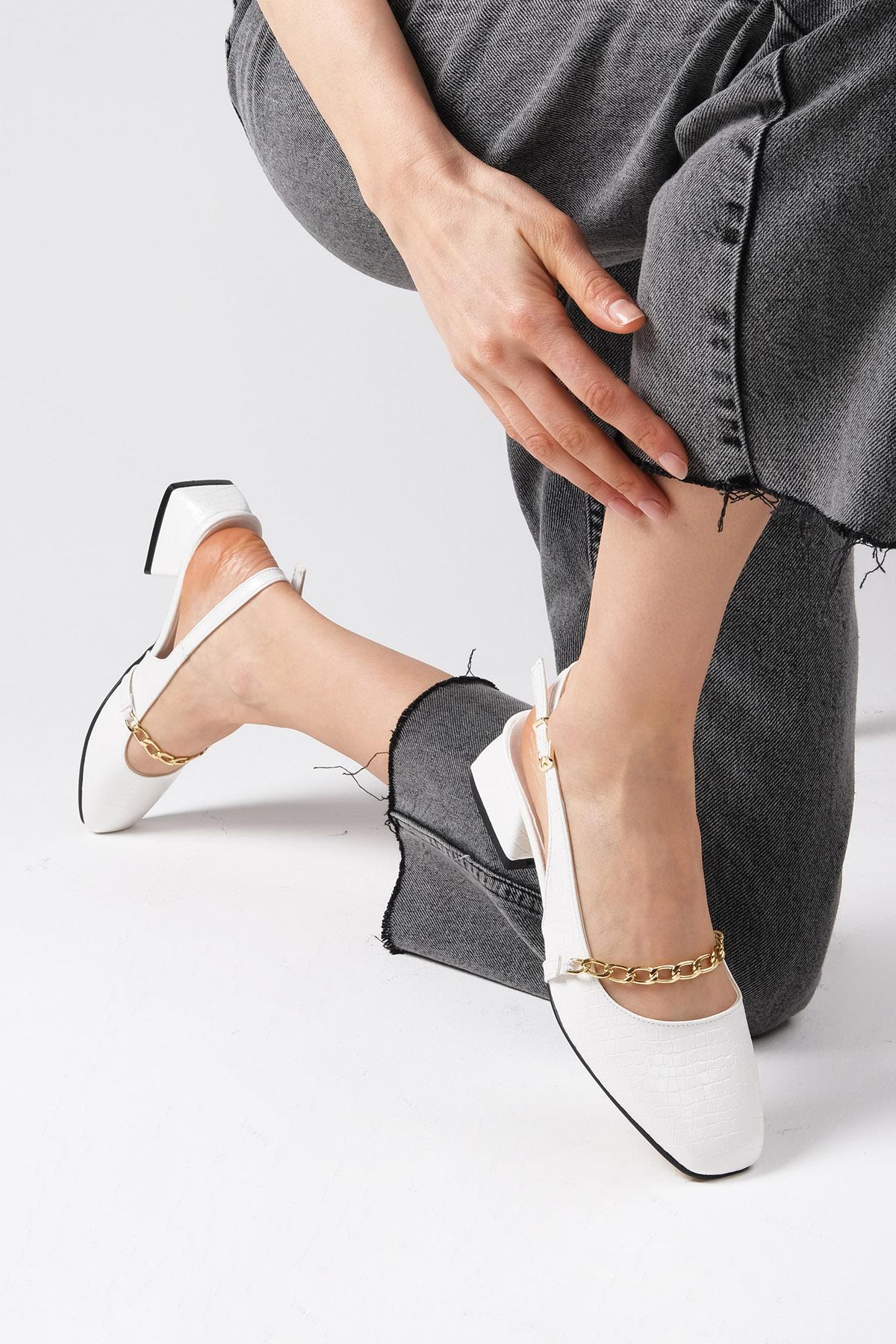 Renata Beyaz Renk Kısa Topuklu Ayakkabı