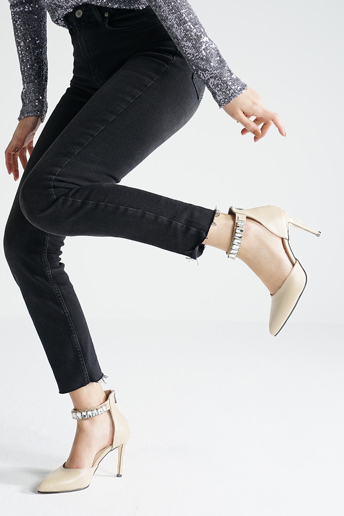 Rosalie Bej Renk Taşlı Topuklu Ayakkabı